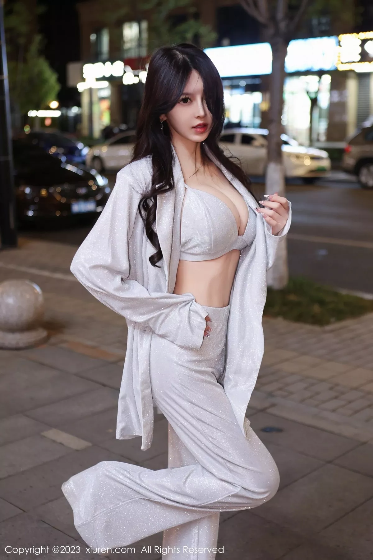 秀人集.com_[XiuRen秀人网]No.6605_模特玉兔miki脱简约银灰外衣露银灰内衣秀傲人豪乳撩人诱惑写真82P