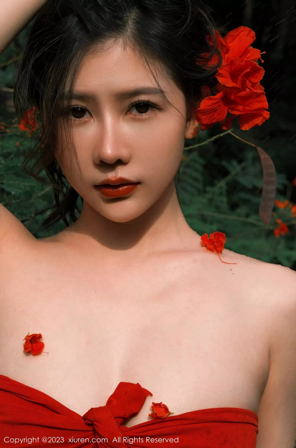 秀人集.com_[XiuRen秀人网]No.6617_模特尹甜甜私房性感红色抹胸服半脱露白色内裤秀翘臀诱惑写真51P