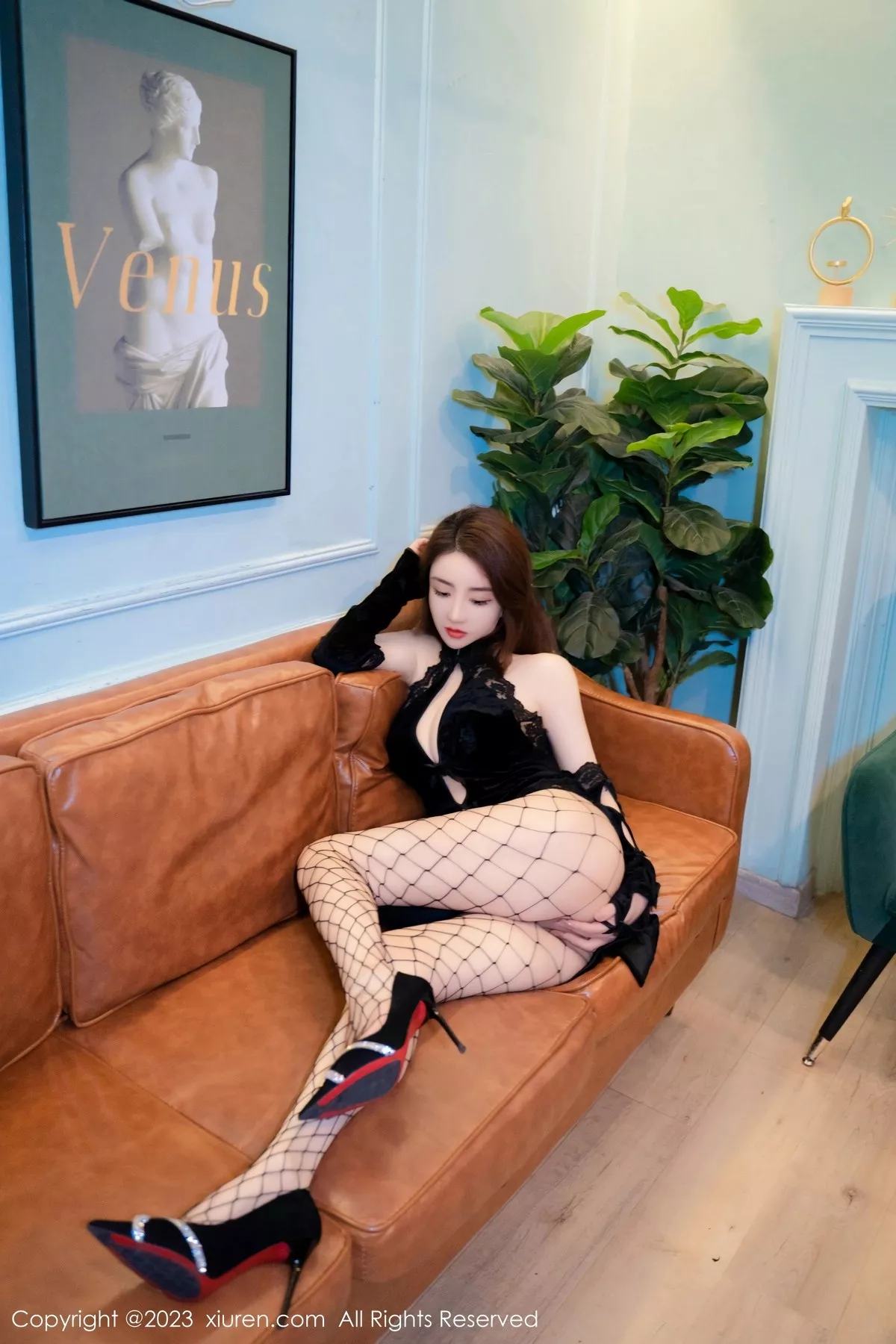 秀人集.com_[XiuRen秀人网]No.6623_模特雨儿1494私房性感黑色服饰半撩秀白嫩翘臀美腿惹火诱惑写真59P