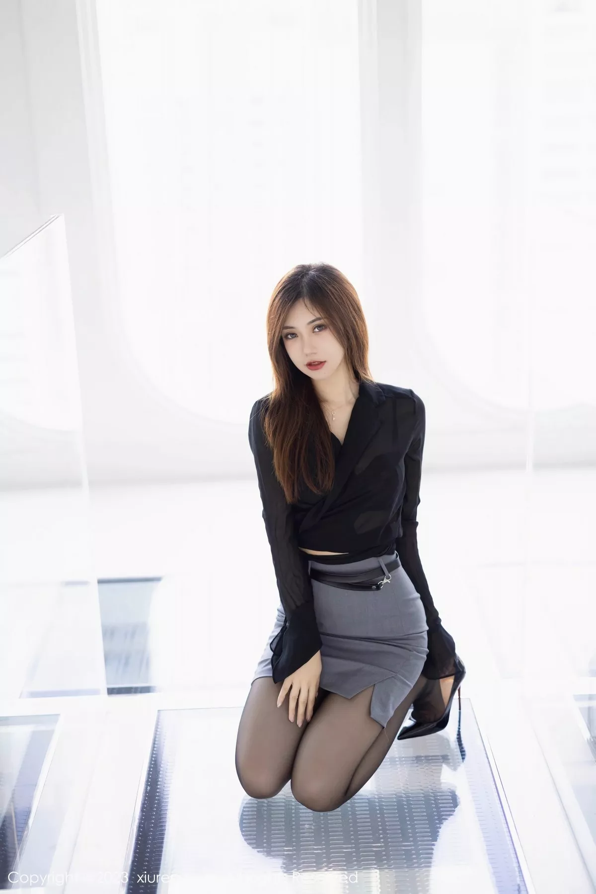 秀人集.com_[XiuRen秀人网]No.6770_女神绮里嘉ula黑色上衣配灰色短裙露黑色蕾丝内衣完美诱惑写真93P