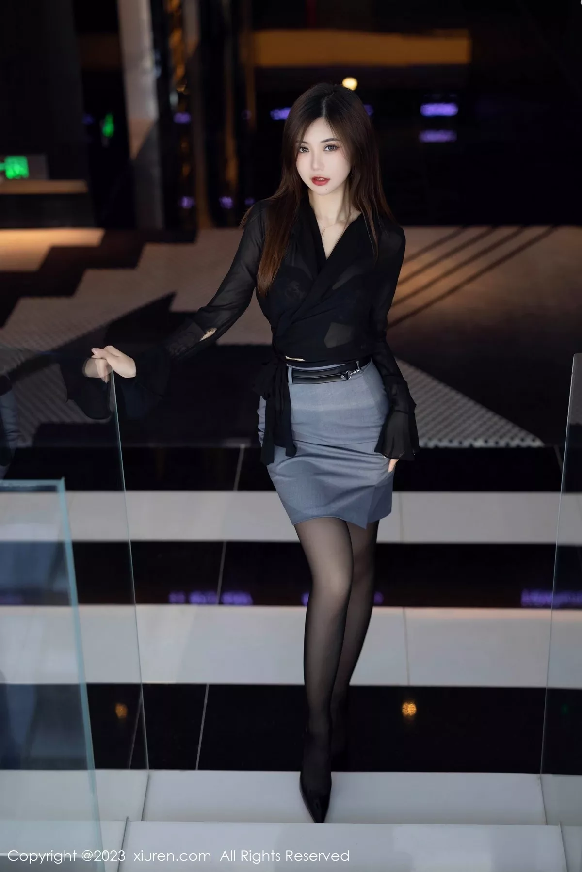 秀人集.com_[XiuRen秀人网]No.6770_女神绮里嘉ula黑色上衣配灰色短裙露黑色蕾丝内衣完美诱惑写真93P