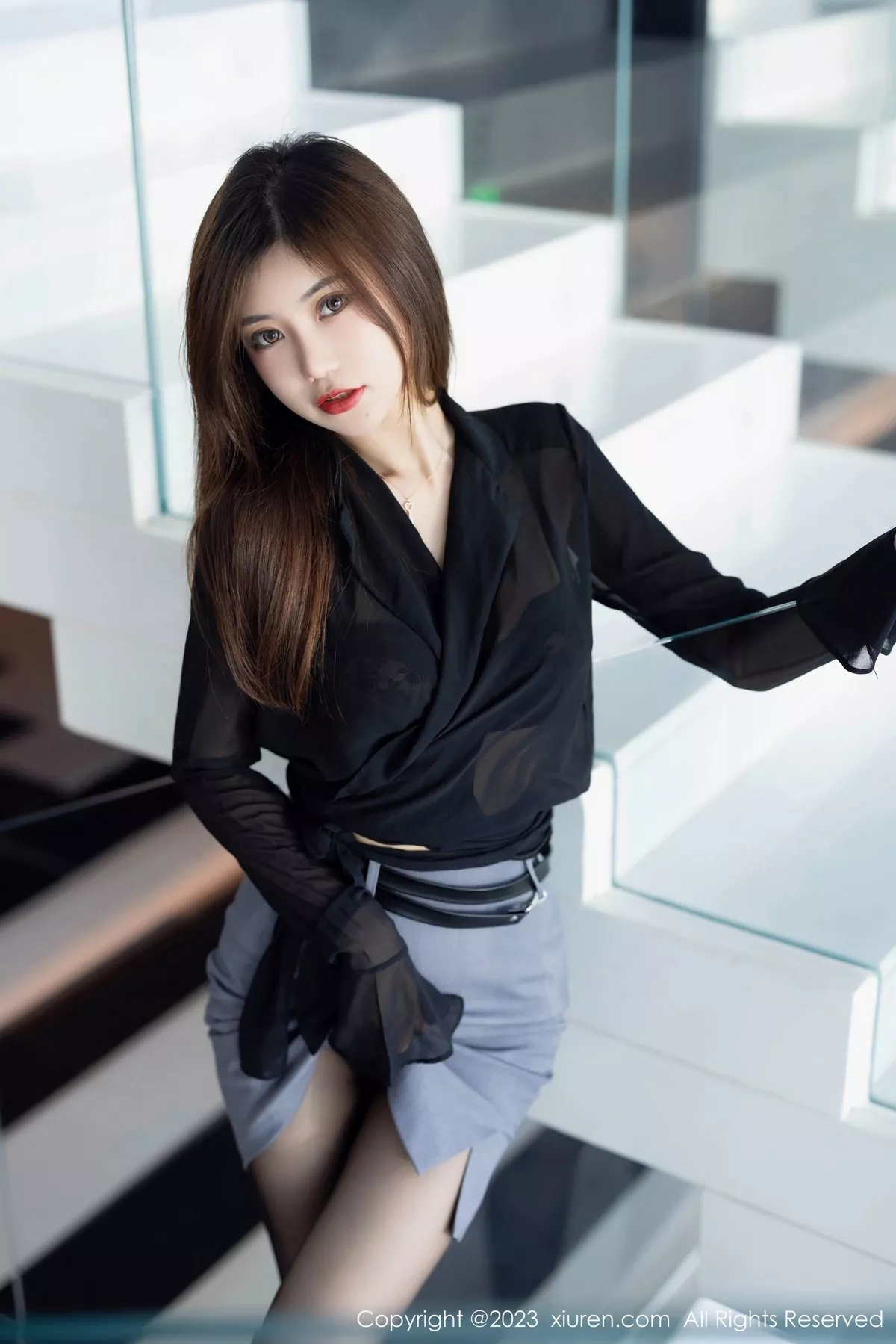 秀人集.com_[XiuRen秀人网]No.6770_女神绮里嘉ula黑色上衣配灰色短裙露黑色蕾丝内衣完美诱惑写真93P