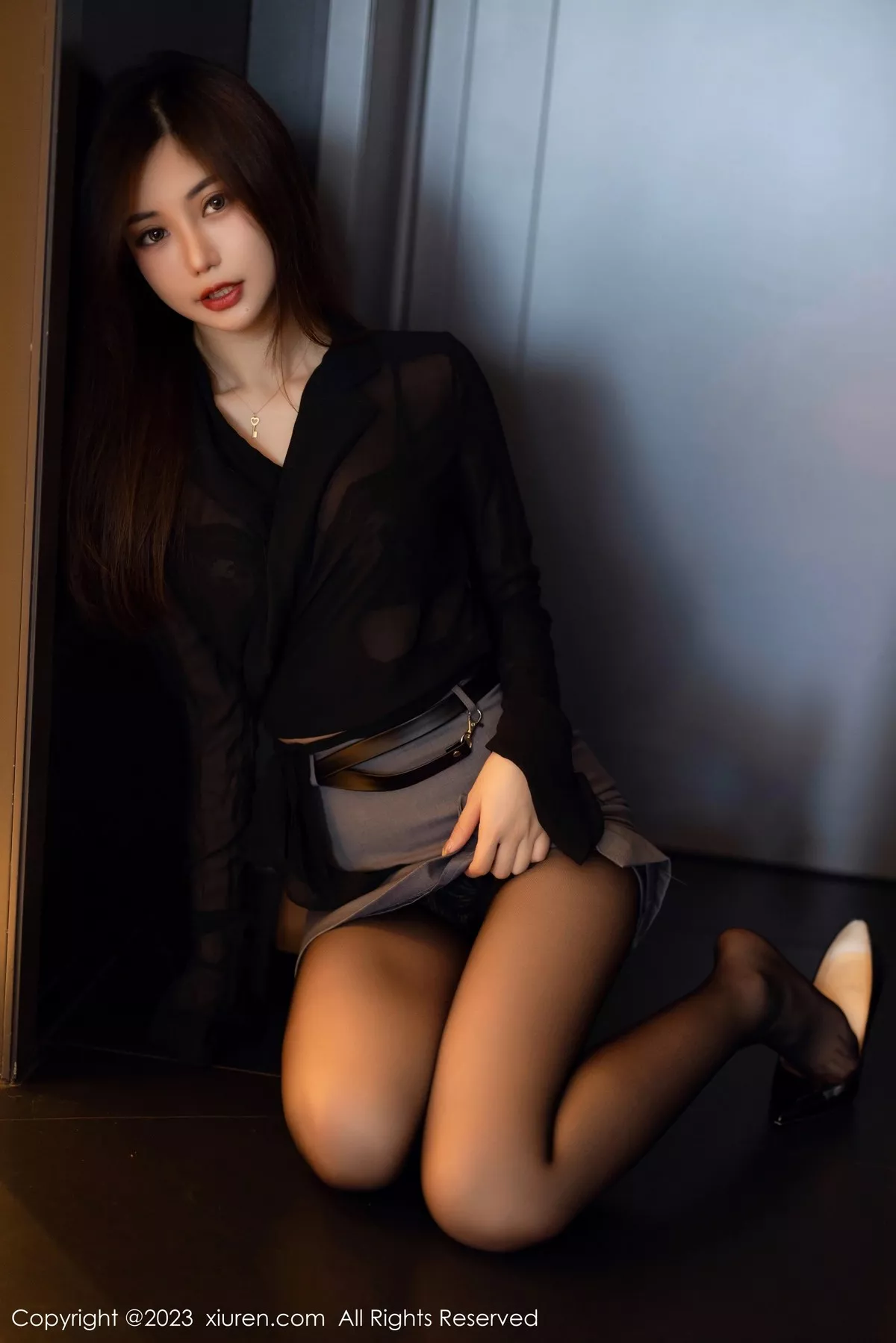 秀人集.com_[XiuRen秀人网]No.6770_女神绮里嘉ula黑色上衣配灰色短裙露黑色蕾丝内衣完美诱惑写真93P