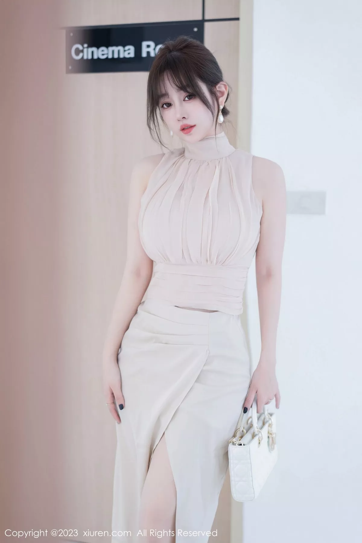 秀人集.com_[XiuRen秀人网]No.6768_女神王雨纯脱浅色连衣长裙露浅色内衣配开档肉丝完美诱惑写真74P