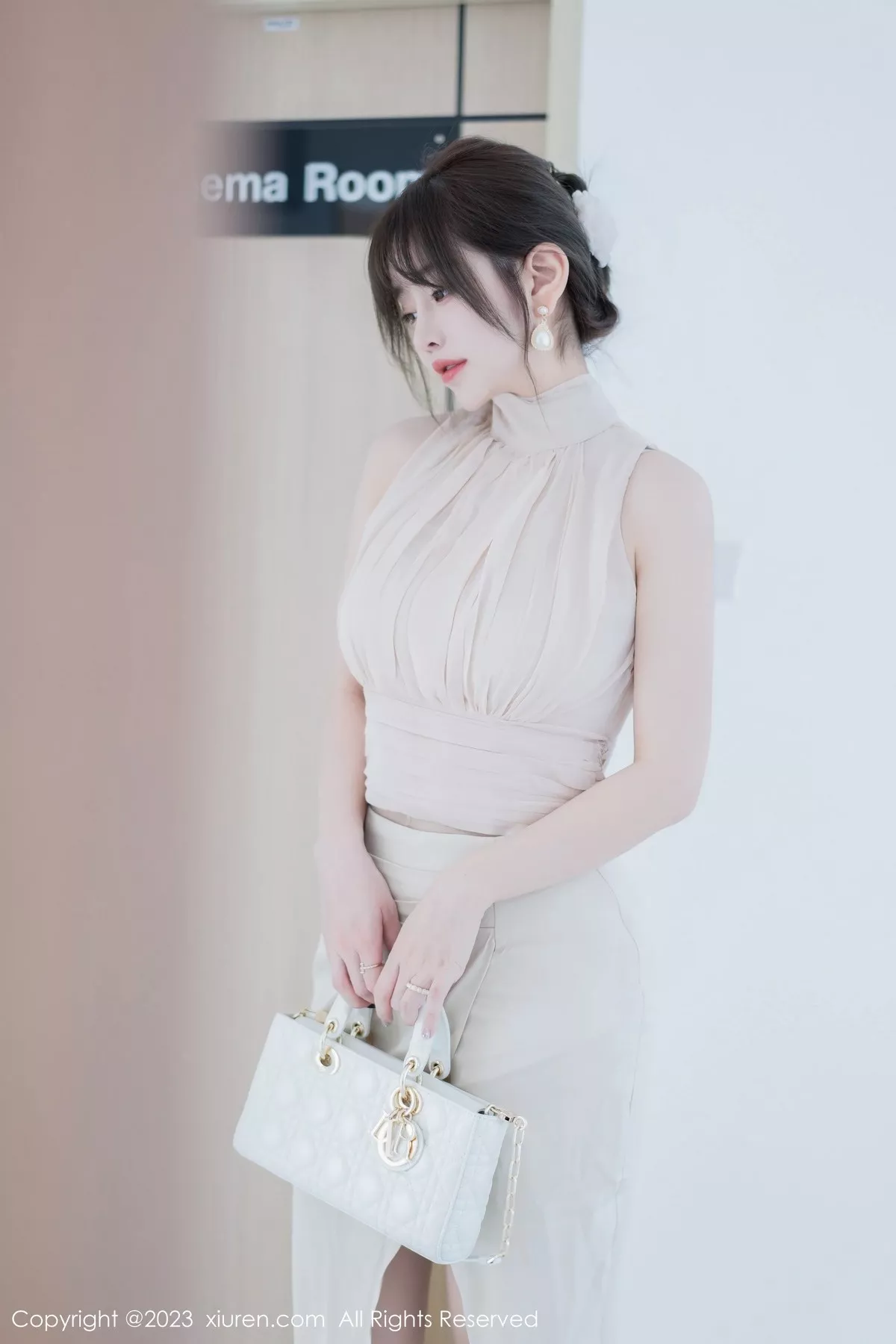 秀人集.com_[XiuRen秀人网]No.6768_女神王雨纯脱浅色连衣长裙露浅色内衣配开档肉丝完美诱惑写真74P