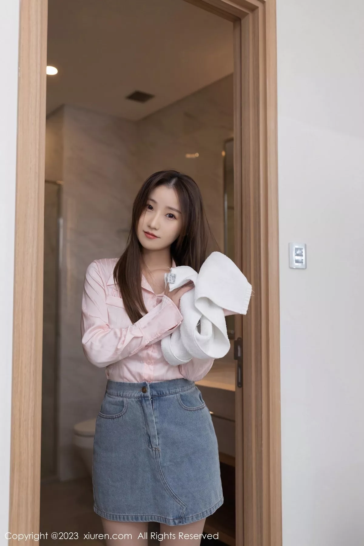 秀人集.com_[XiuRen秀人网]No.6832_模特杏子Yada性感粉色上衣配牛仔短裙露花色内衣迷人诱惑写真79P