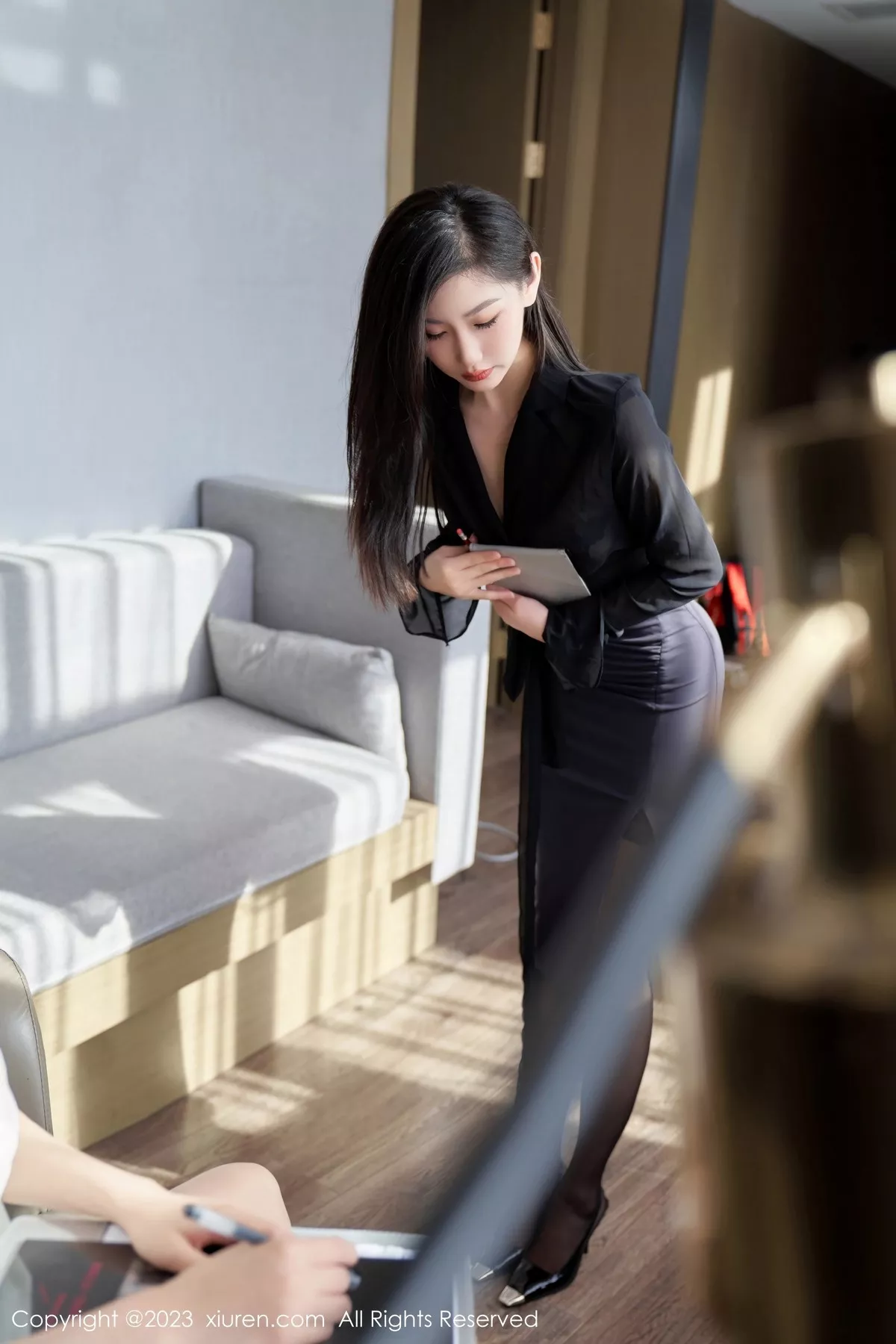 秀人集.com_[XiuRen秀人网]No.6839_模特沈青黛互动拍摄露黑色内衣配黑丝吊袜秀曼妙身姿诱惑写真101P