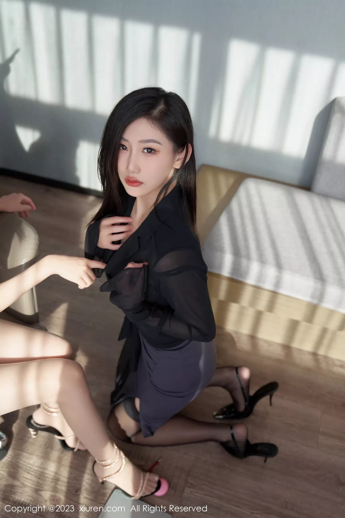 秀人集.com_[XiuRen秀人网]No.6839_模特沈青黛互动拍摄露黑色内衣配黑丝吊袜秀曼妙身姿诱惑写真101P