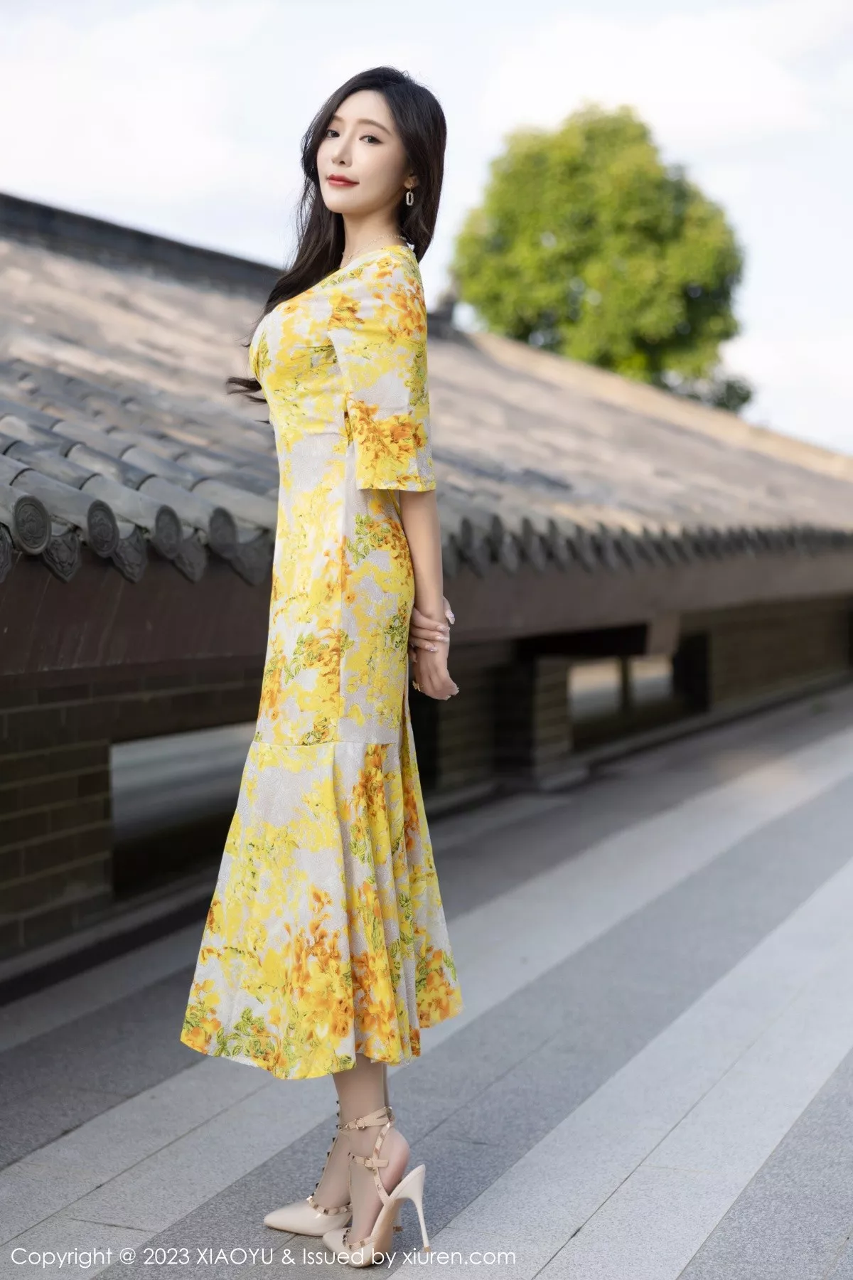 秀人集.com_[XiaoYu画语界]Vol.1043_女神王馨瑶yanni脱连衣长裙露白色蕾丝内衣秀曼妙身姿诱惑写真90P