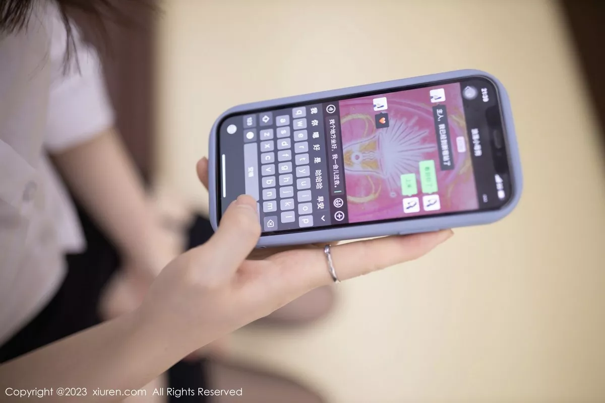 秀人集.com_[XiuRen秀人网]No.6875_模特杏子Yada地铁场景性感粉色上衣配牛仔短裙迷人诱惑写真81P