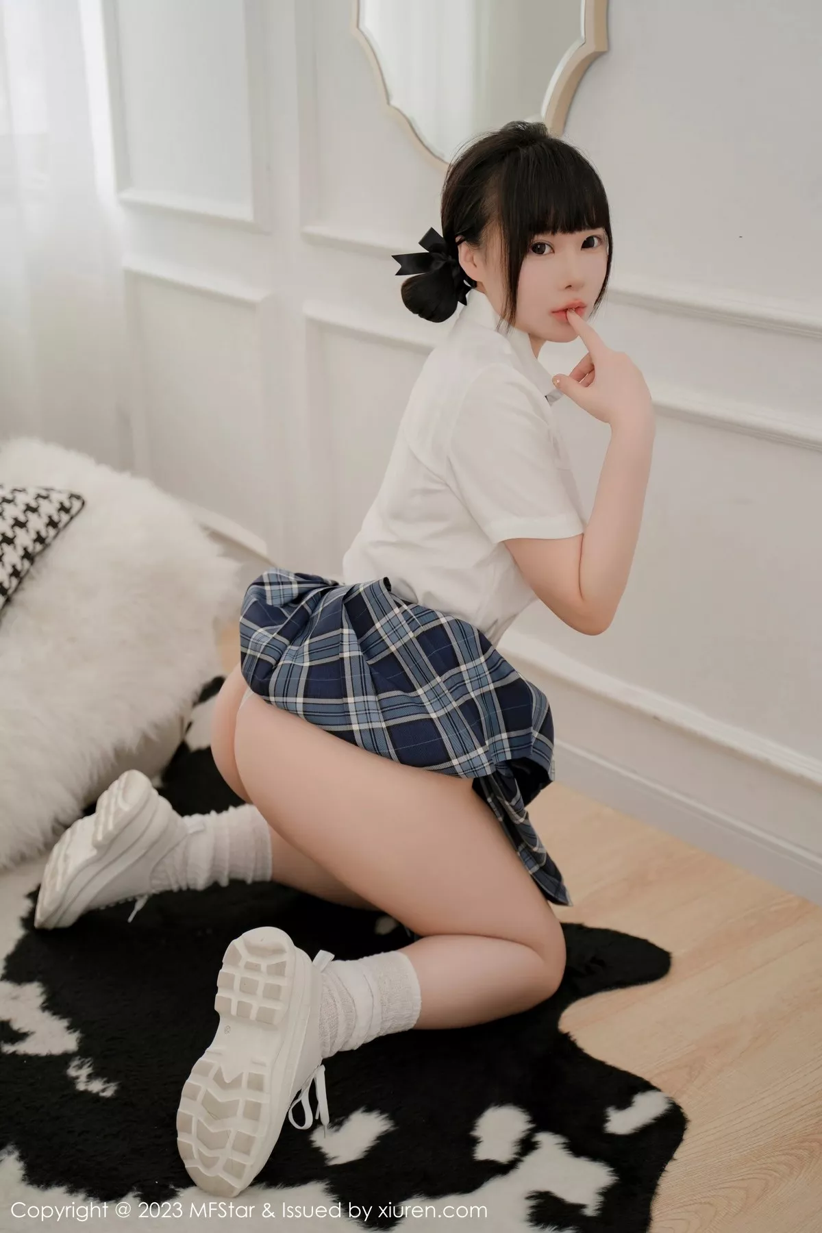 秀人集.com_[MFStar模范学院]Vol.621_新人模特水塔塔白色短T配蓝色格子裙秀曼妙身姿迷人诱惑写真60P