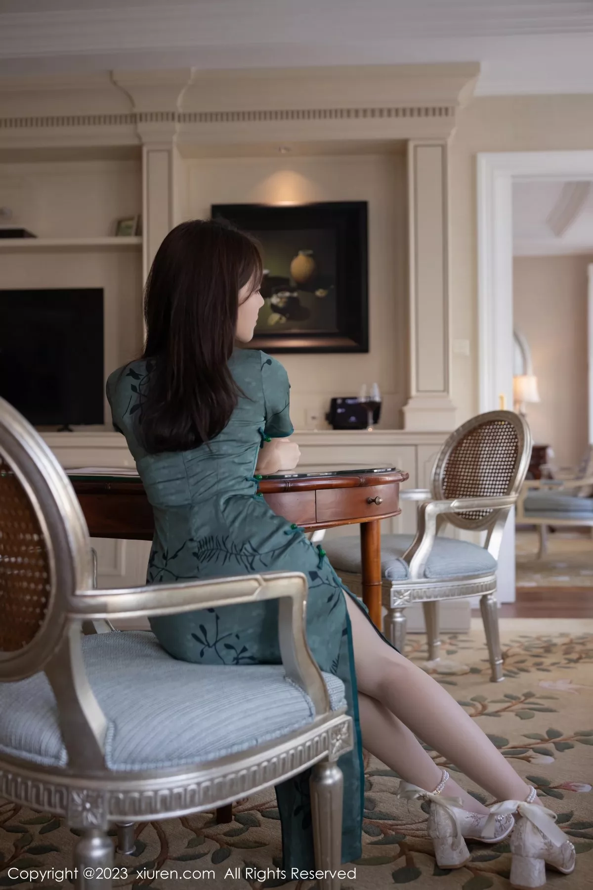 秀人集.com_[XiuRen秀人网]No.6893_模特鱼子酱Fish脱墨绿色长旗袍露性感内衣秀完美身材诱惑写真81P