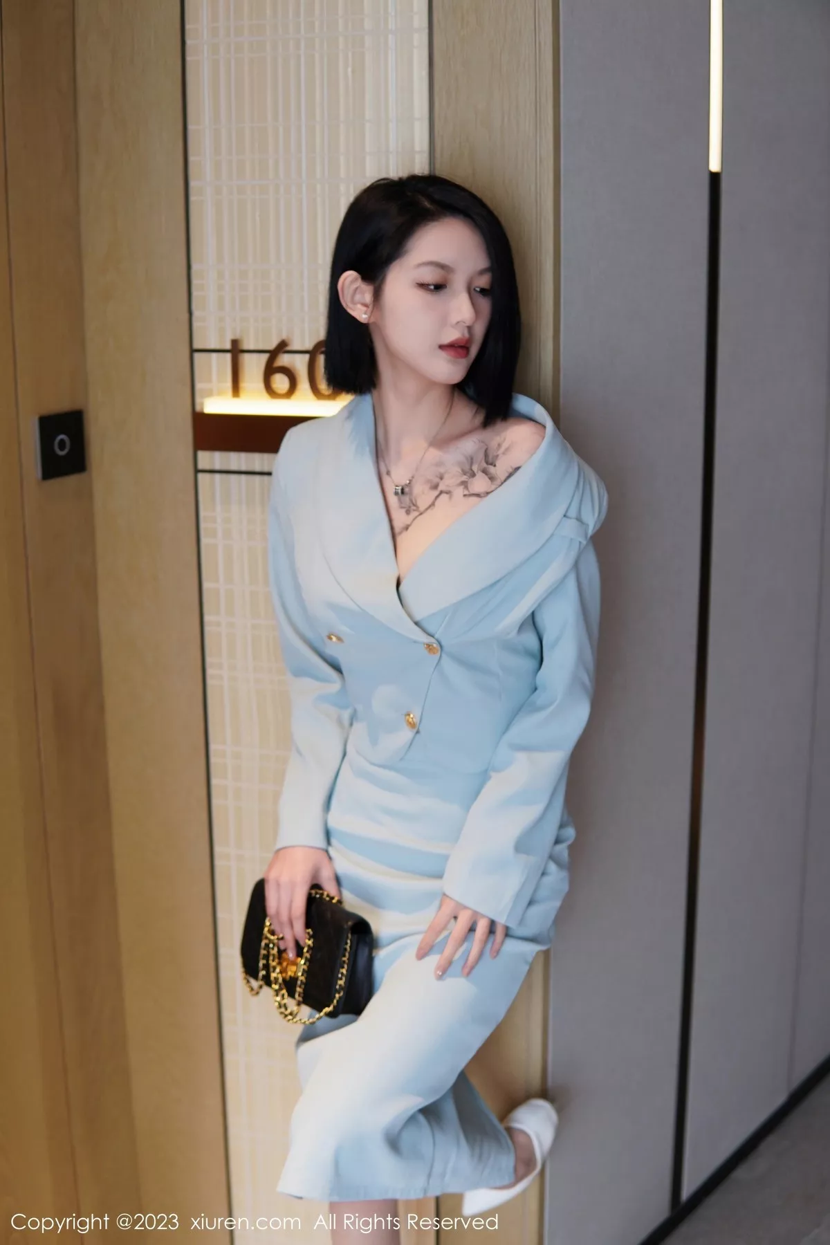 秀人集.com_[XiuRen秀人网]No.6885_模特乔一一性感淡蓝色Ol服饰露墨绿色内衣配原色丝袜诱惑写真74P