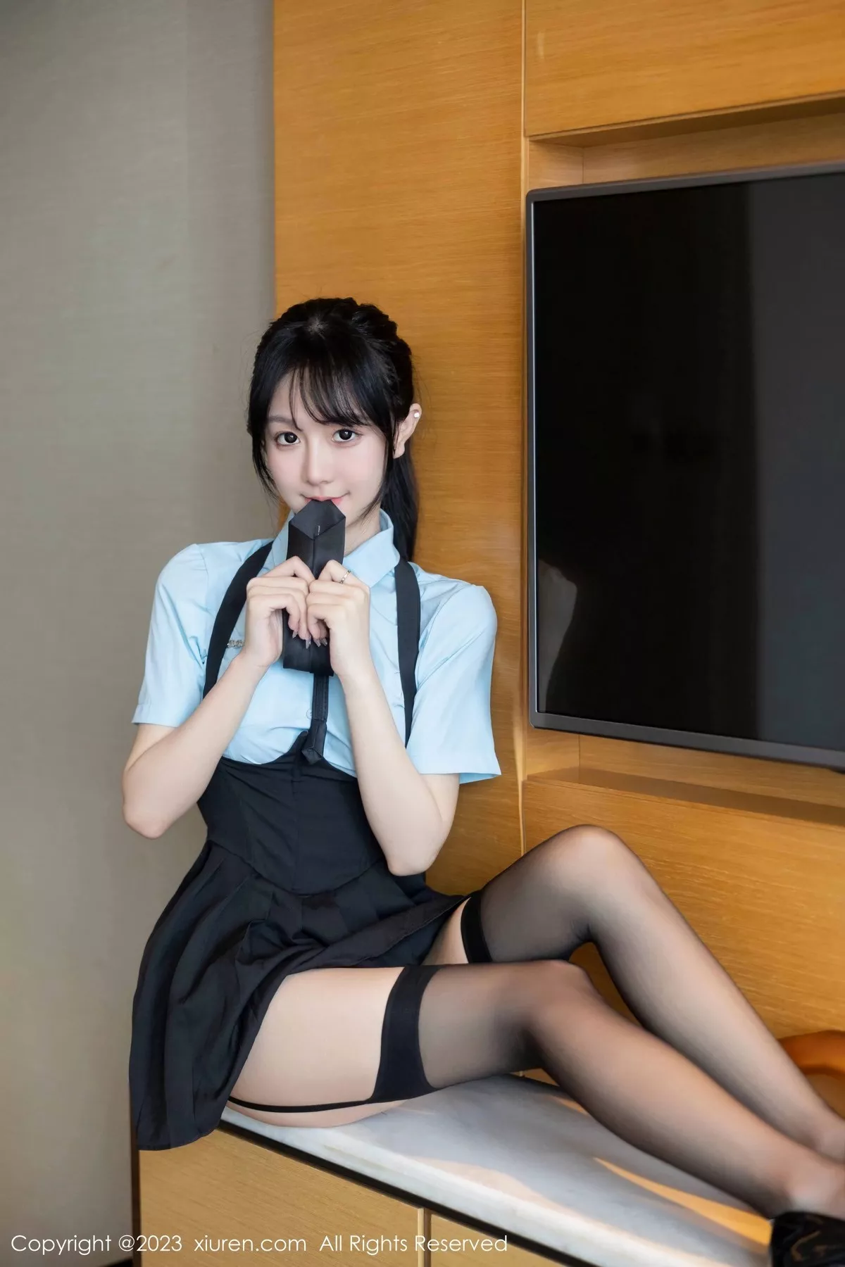 秀人集.com_[XiuRen秀人网]No.6892_模特幼幼脱淡蓝色上衣露黑色蕾丝内衣配黑丝吊袜完美诱惑写真82P