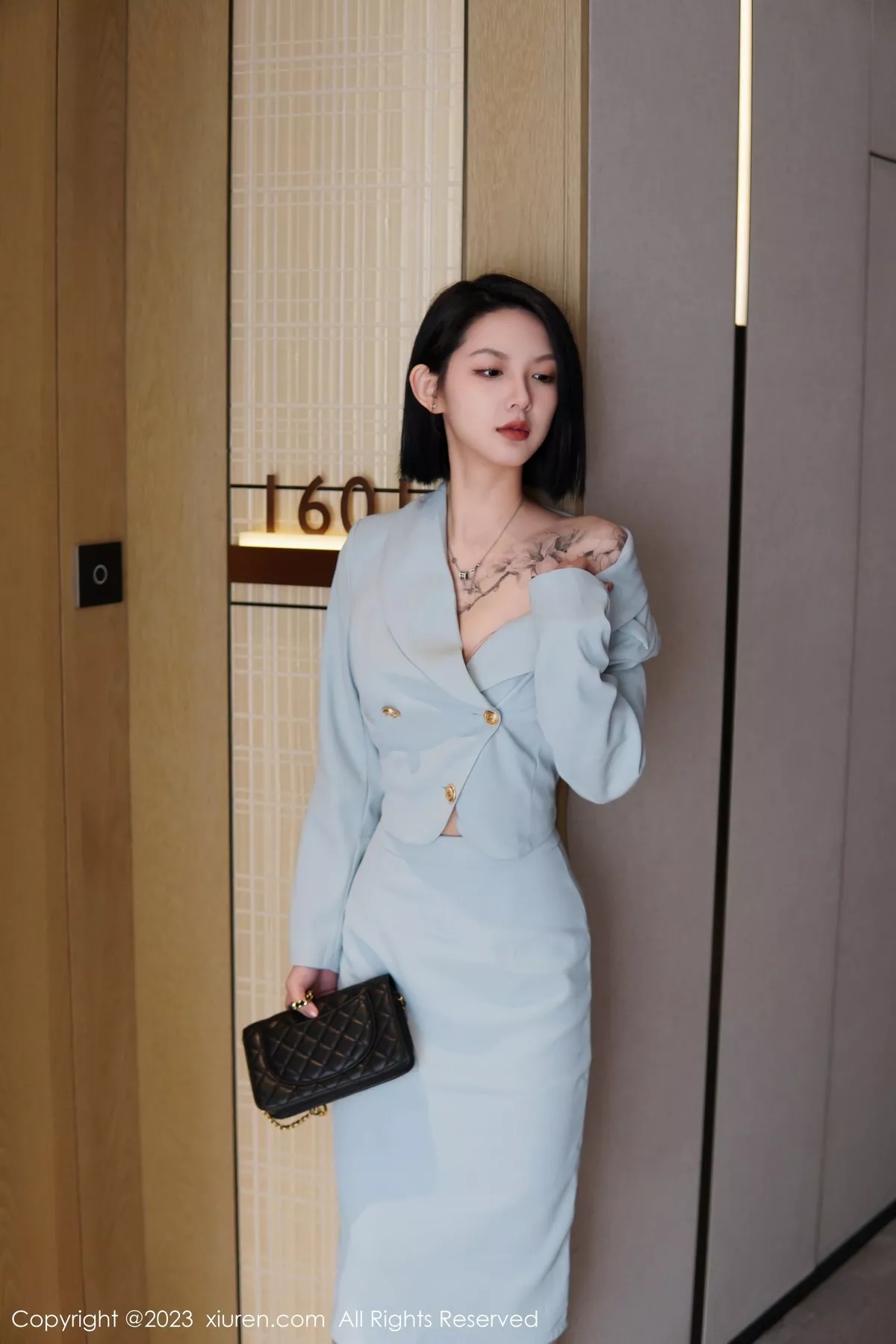 秀人集.com_[XiuRen秀人网]No.6885_模特乔一一性感淡蓝色Ol服饰露墨绿色内衣配原色丝袜诱惑写真74P