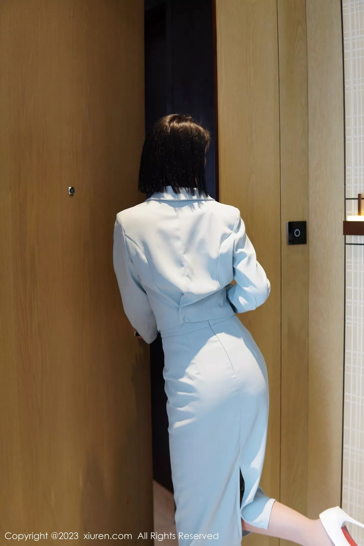 秀人集.com_[XiuRen秀人网]No.6885_模特乔一一性感淡蓝色Ol服饰露墨绿色内衣配原色丝袜诱惑写真74P