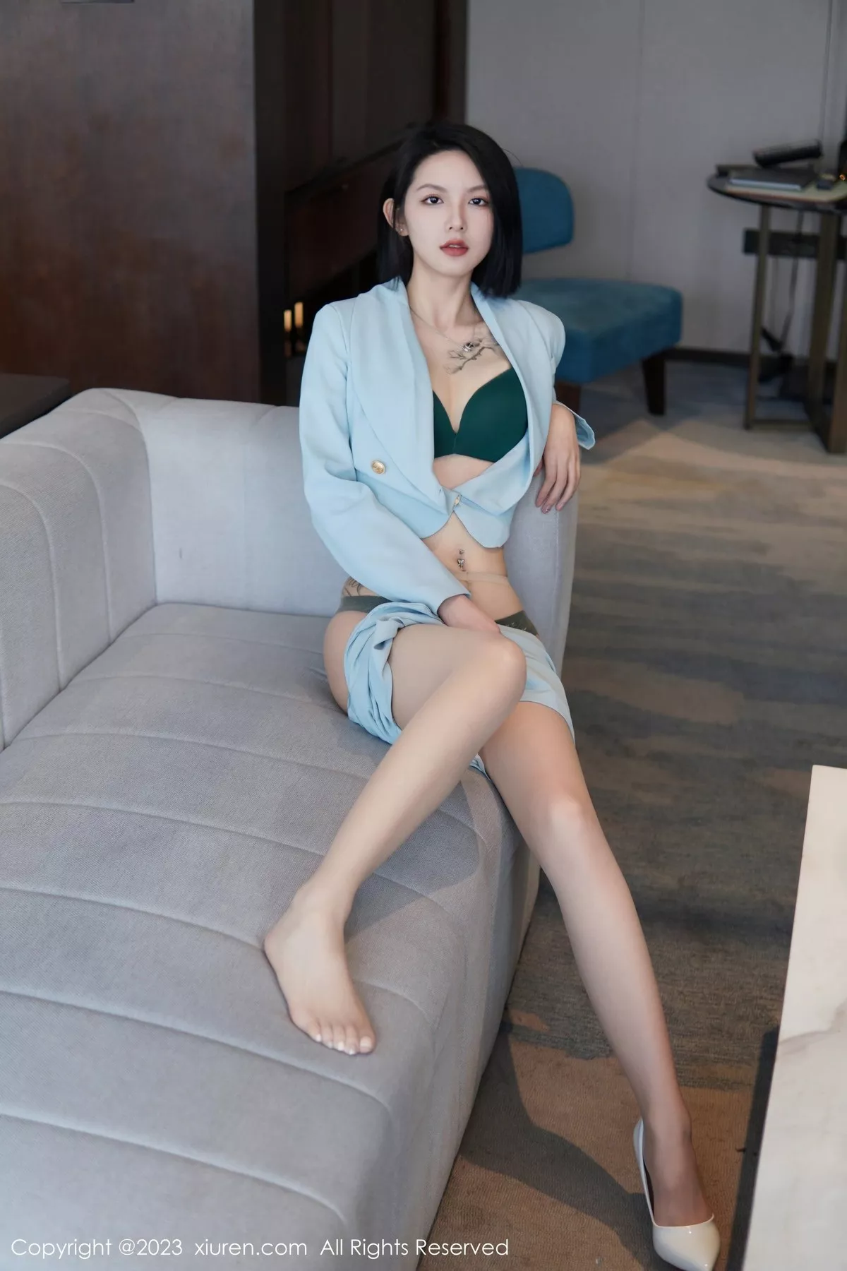 秀人集.com_[XiuRen秀人网]No.6885_模特乔一一性感淡蓝色Ol服饰露墨绿色内衣配原色丝袜诱惑写真74P