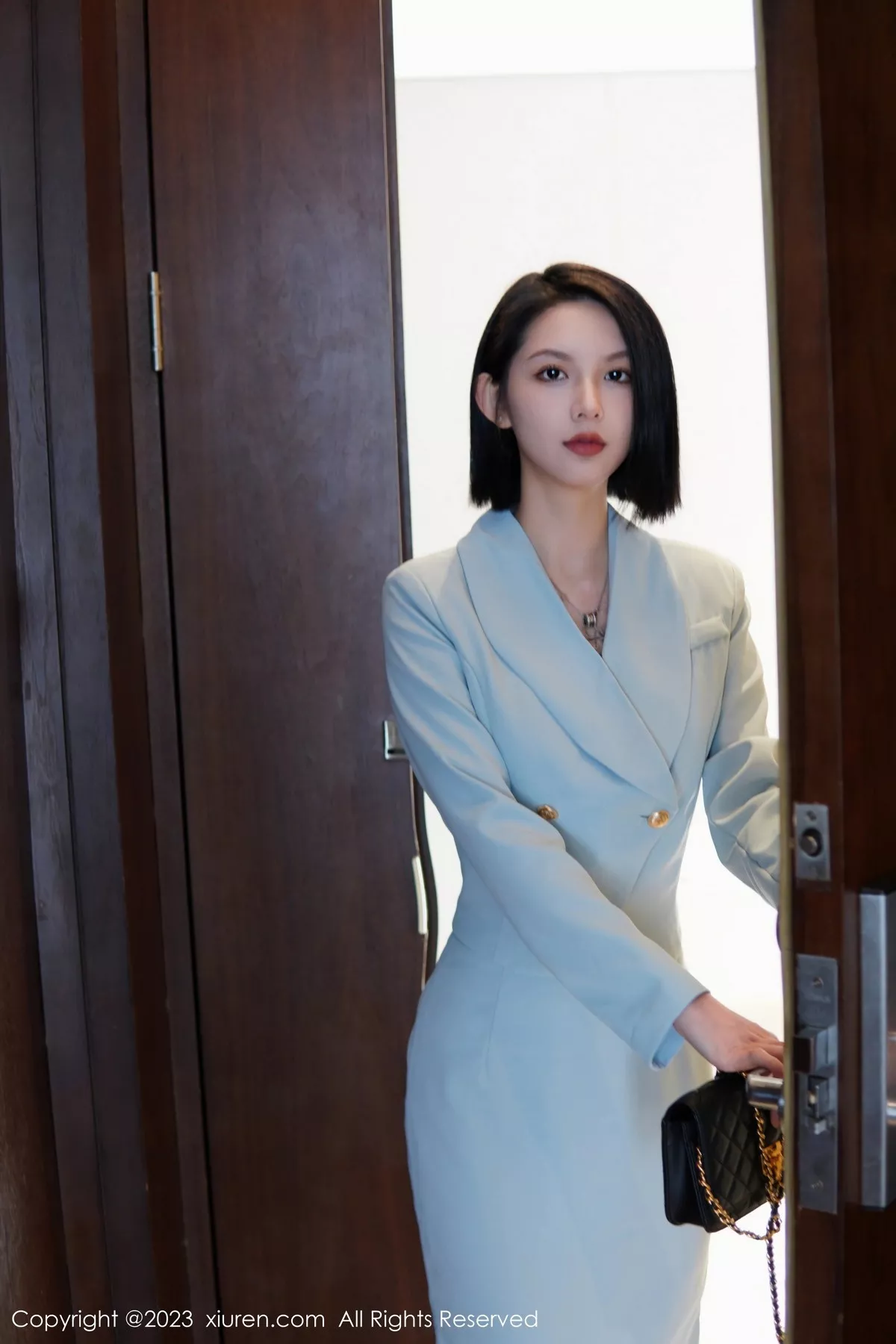 秀人集.com_[XiuRen秀人网]No.6885_模特乔一一性感淡蓝色Ol服饰露墨绿色内衣配原色丝袜诱惑写真74P