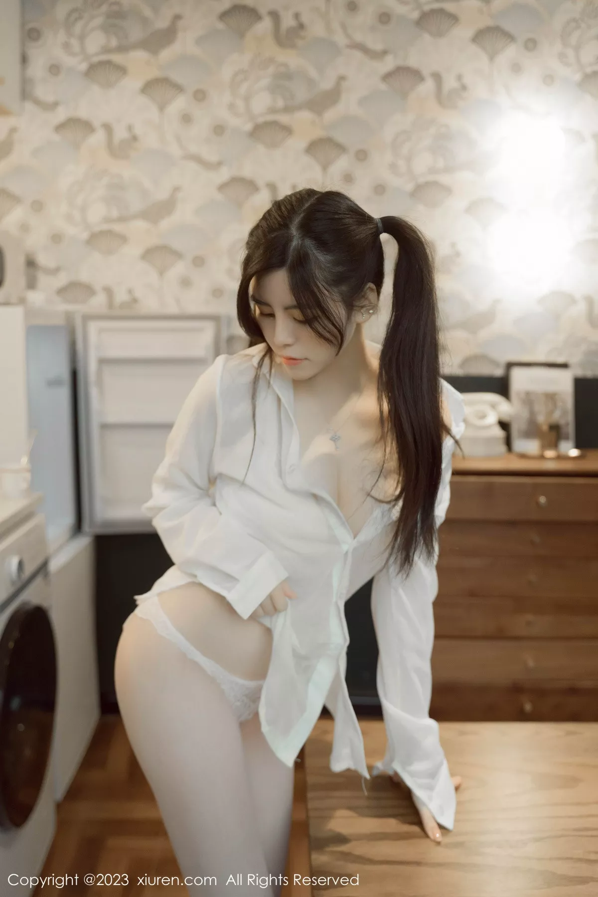秀人集.com_[XiuRen秀人网]No.6896_模特白甜性感白色薄透衬衫露白色蕾丝内衣秀惹火身材诱惑写真50P