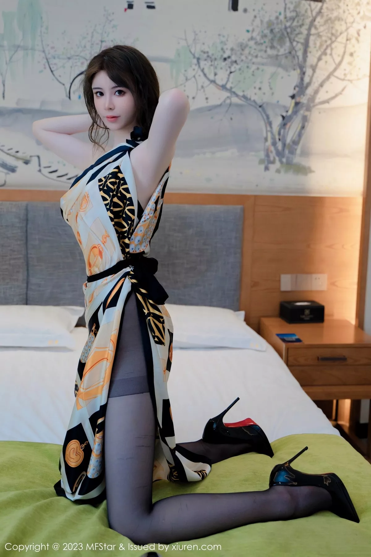 秀人集.com_[MFStar模范学院]Vol.626_模特yoo优优时尚露肩连衣长裙配超薄黑丝秀完美身材诱惑写真69P