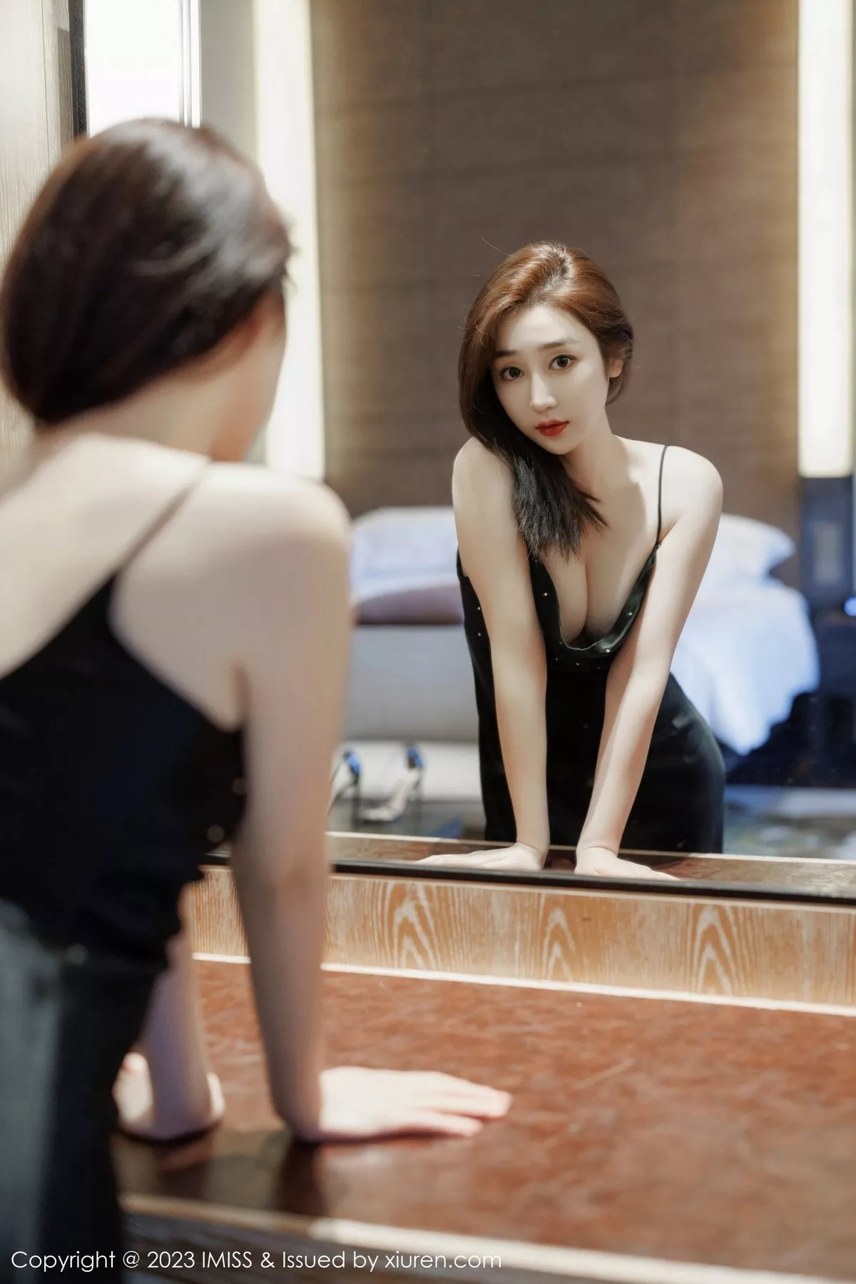 秀人集.com_[IMISS爱蜜社]Vol.734_模特九月生性感黑色吊带裙配超薄黑丝秀完美身材迷人诱惑写真40P