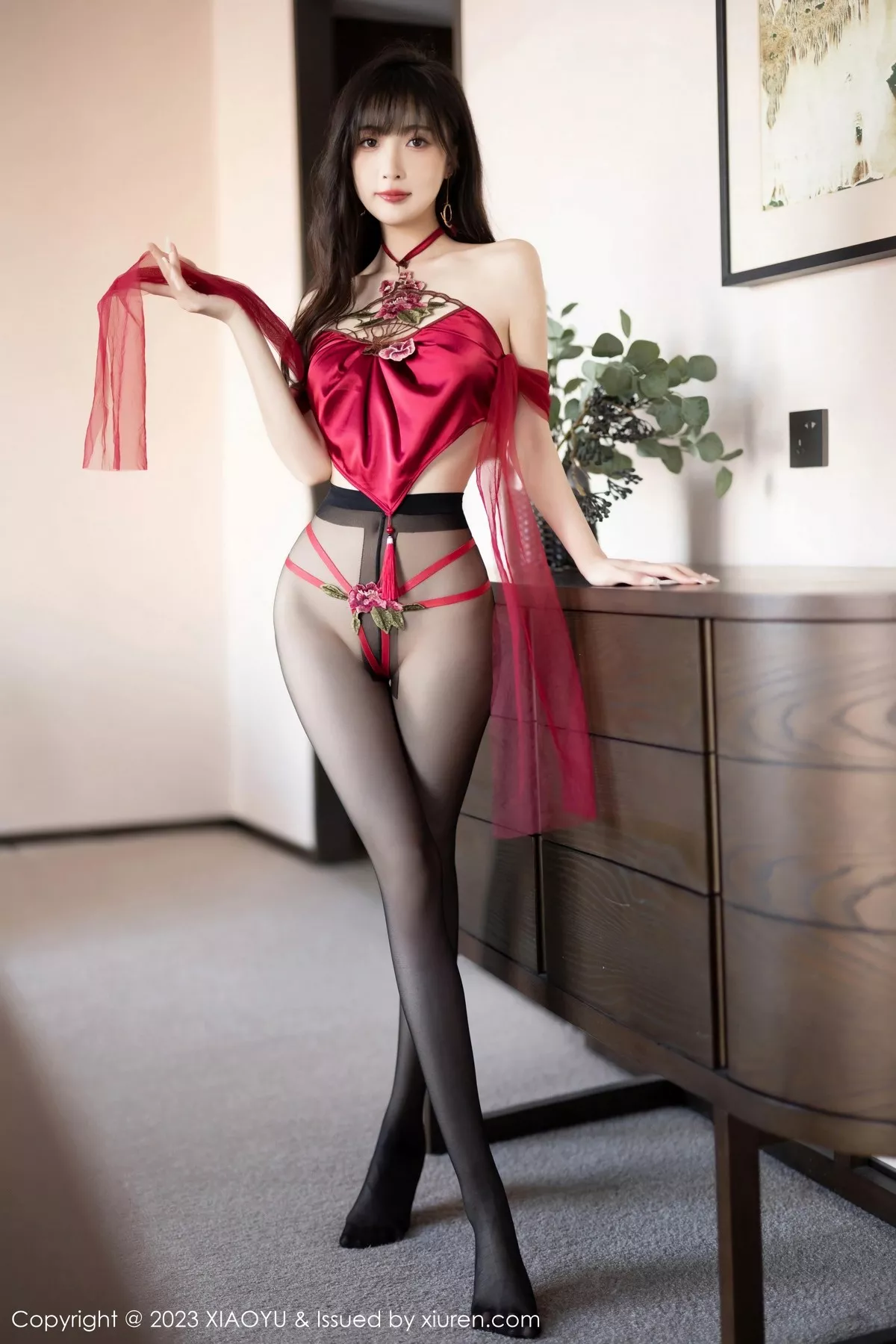 秀人集.com_[XiaoYu画语界]Vol.1049_模特林星阑浅色连衣裙配超薄肉丝+红色服饰配无内黑丝诱惑写真85P