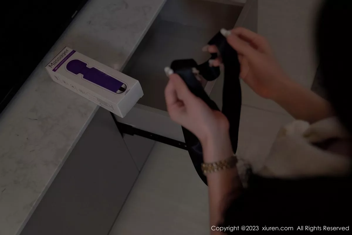 秀人集.com_[XiuRen秀人网]No.6934_女神周于希Sally脱白色睡袍露红色蕾丝内衣配超薄黑丝魅惑写真108P