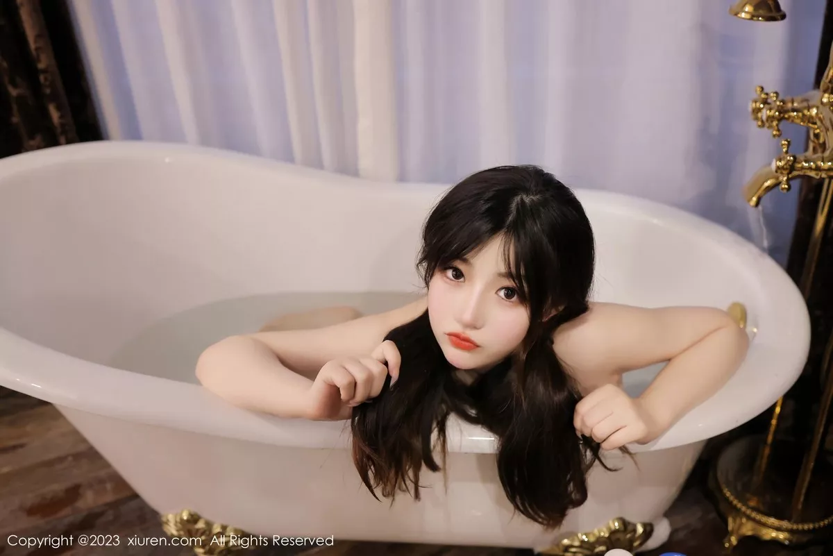 秀人集.com_[XiuRen秀人网]No.6781_新人模特岁小岁浴室蓝色高开叉连体衣湿身秀完美身材诱惑写真74P