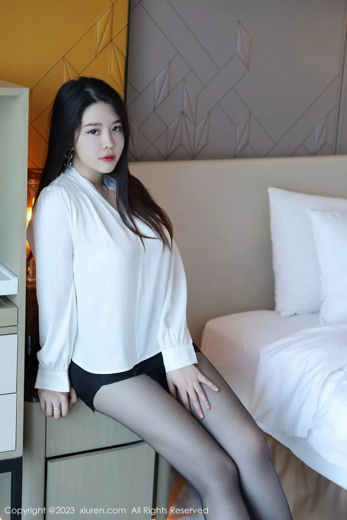 秀人集.com_[XiuRen秀人网]No.6782_模特樱桃小犊子性感白T配黑短裙露浅色内衣秀丰腴身材诱惑写真45P