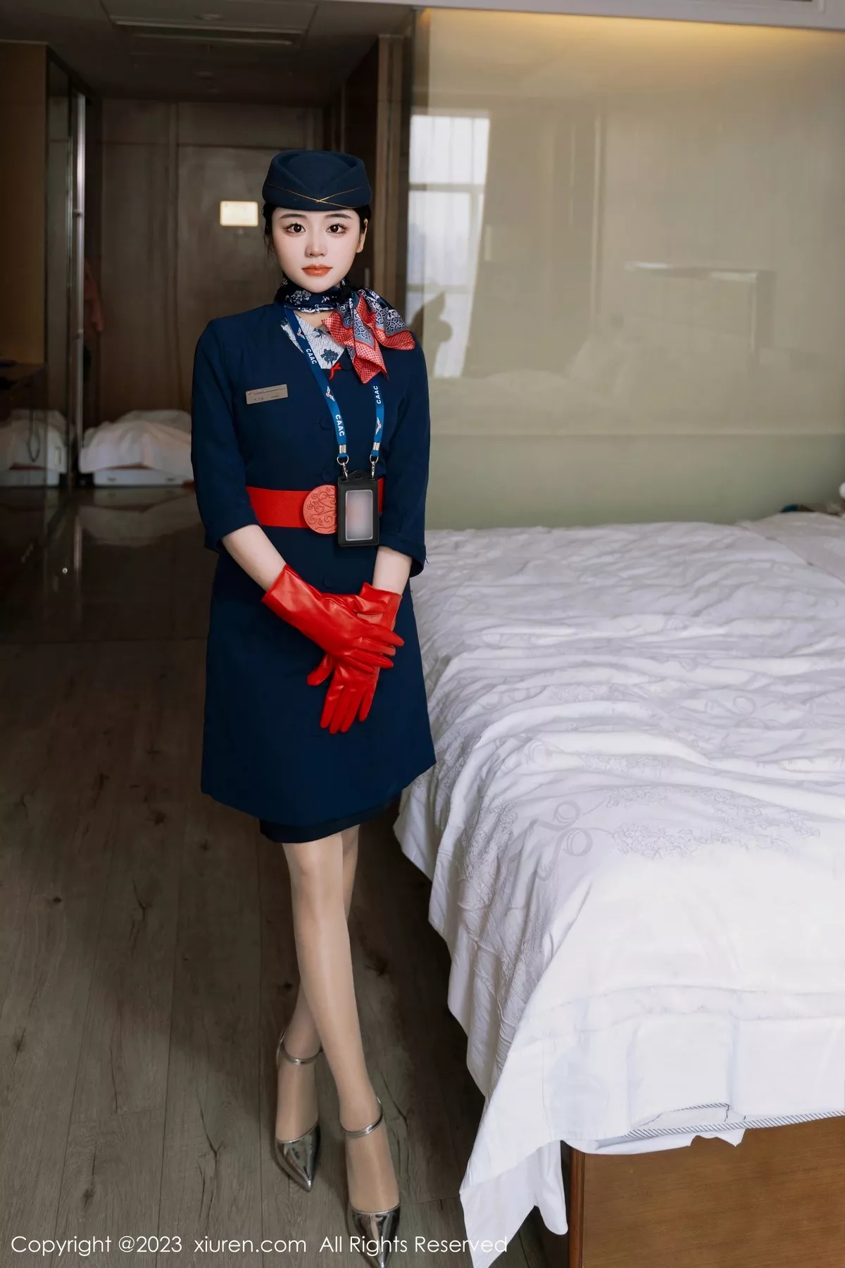 秀人集.com_[XiuRen秀人网]No.6790_模特汐汐爱吃草莓性感空姐制服露黑色内衣秀完美身材诱惑写真69P