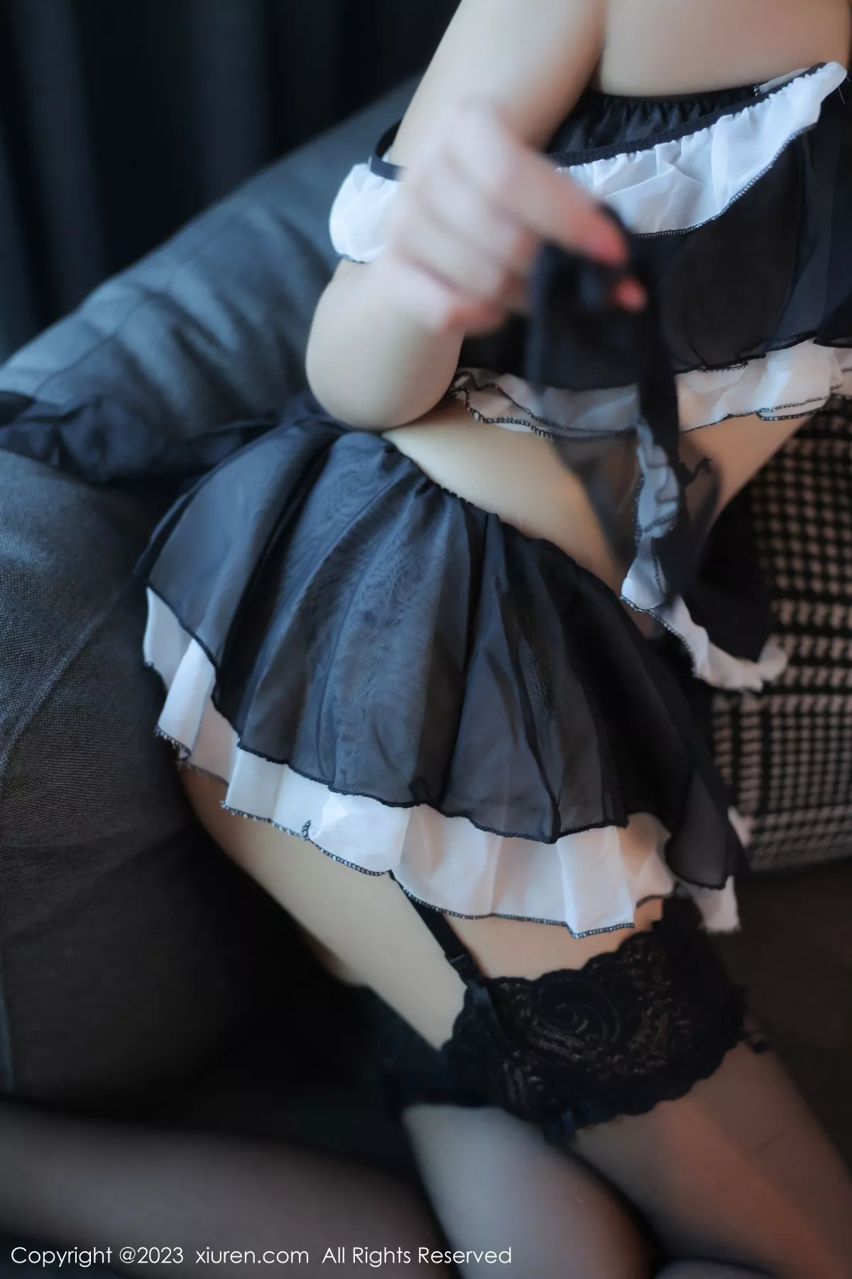 秀人集.com_[XiuRen秀人网]No.6795_女神小果冻儿性感黑色女仆服饰配蕾丝吊袜秀完美身材诱惑写真86P