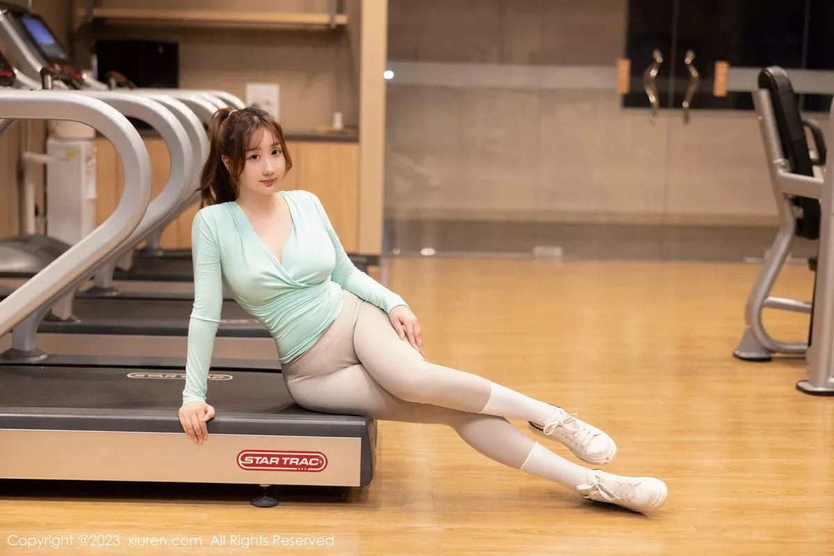 秀人集.com_[XiuRen秀人网]No.6801_模特江真真健身场景浅蓝上衣配灰色瑜伽服秀丰腴身姿诱惑写真81P