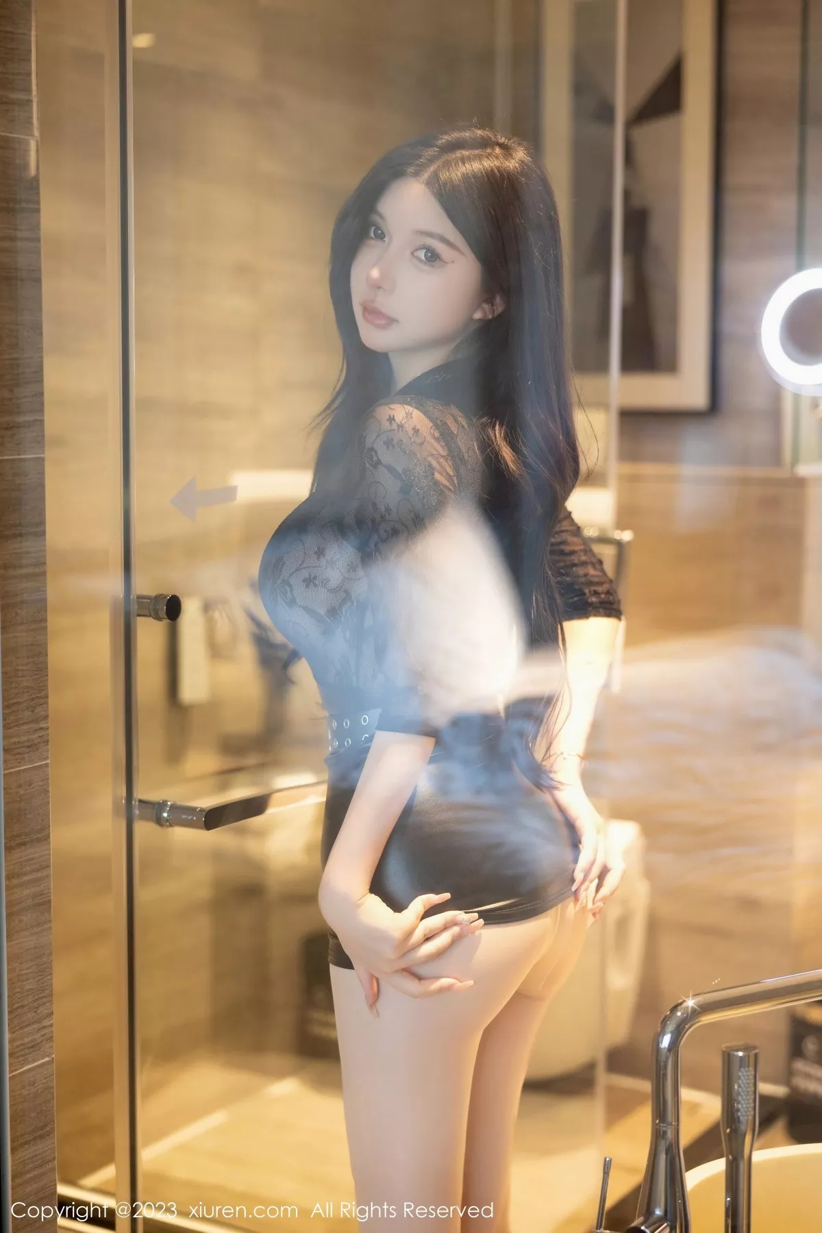 秀人集.com_[XiuRen秀人网]No.6810_模特林珊珊性感黑色蕾丝连衣裙配原色丝袜秀丰腴身姿诱惑写真91P