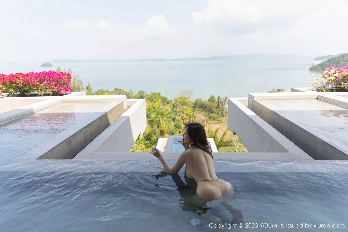 秀人集.com_[YouMi尤蜜荟]Vol.943_女神Carol周妍希性感浅灰露肩裙配开档肉丝秀丰满身材诱惑写真69P