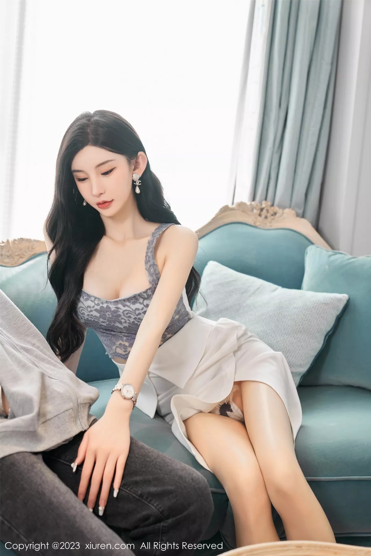 秀人集.com_[XiuRen秀人网]No.6811_女神周于希Sally性感吊带短裙配超薄肉丝秀曼妙身姿诱惑写真100P