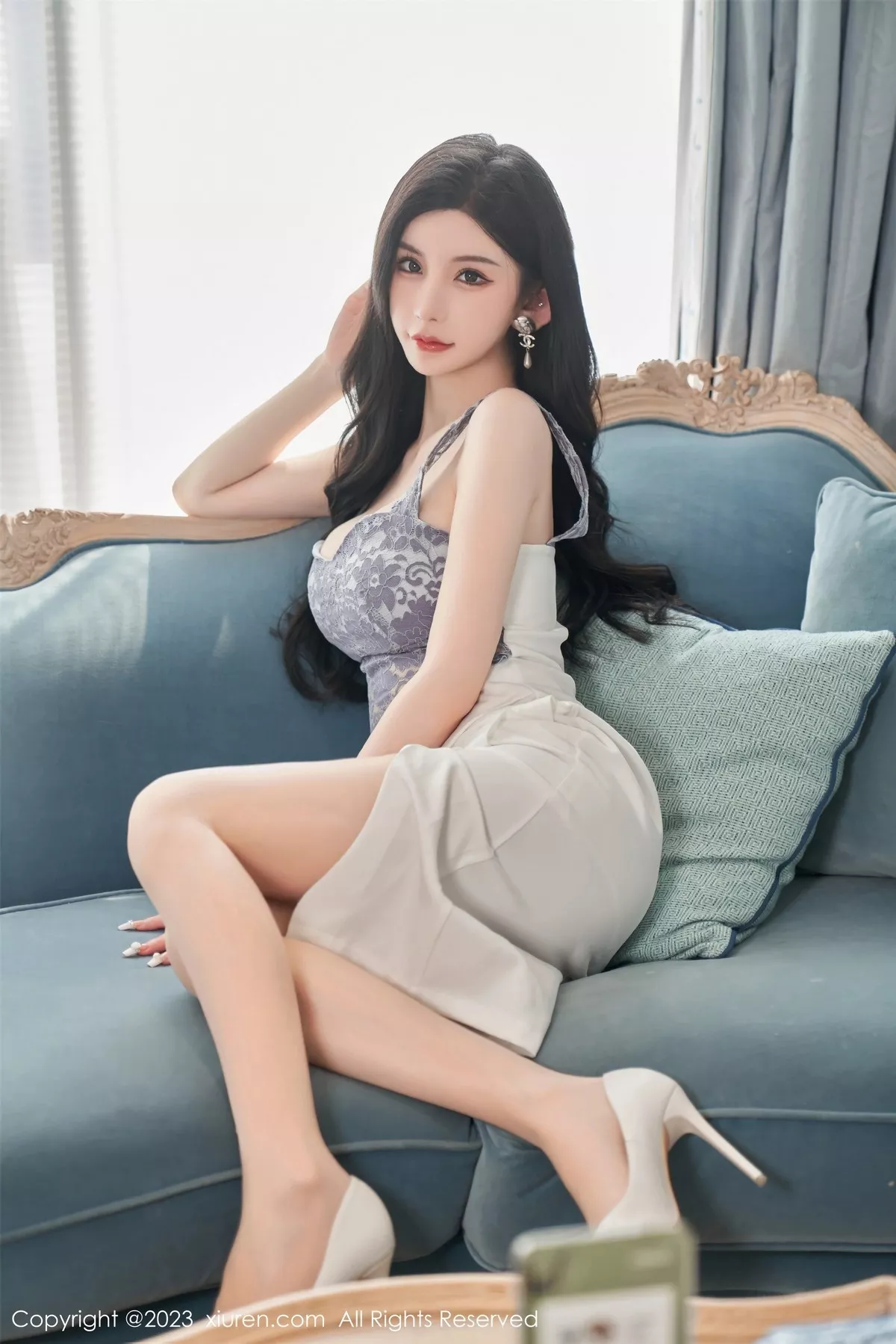 秀人集.com_[XiuRen秀人网]No.6811_女神周于希Sally性感吊带短裙配超薄肉丝秀曼妙身姿诱惑写真100P