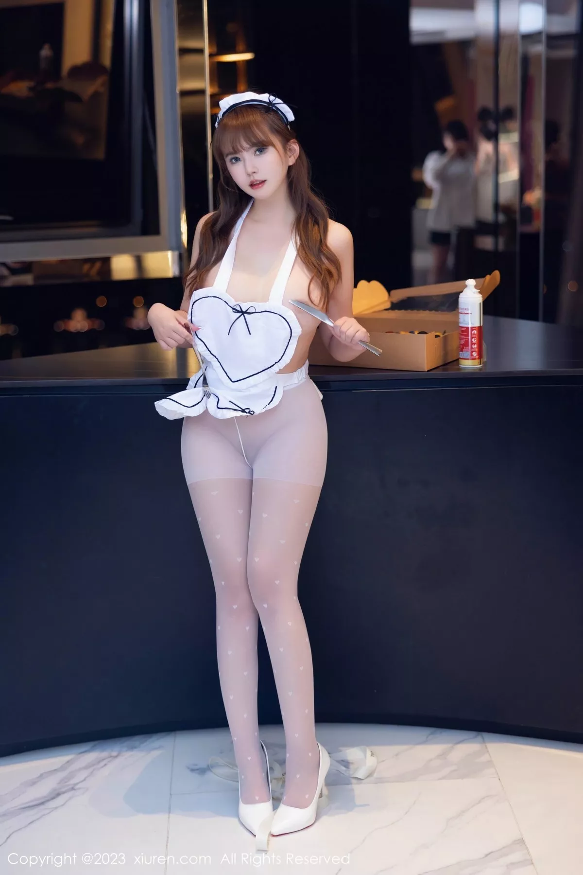 秀人集.com_[XiuRen秀人网]No.6807_模特张思允Nice厨娘装扮白色围裙配白丝袜秀丰满身材诱惑写真87P