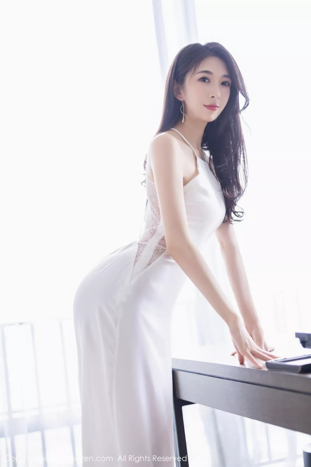 秀人集.com_[XiuRen秀人网]No.6817_模特林乐一白色露肩连衣裙+性感网状链内衣秀惹火身材诱惑写真82P