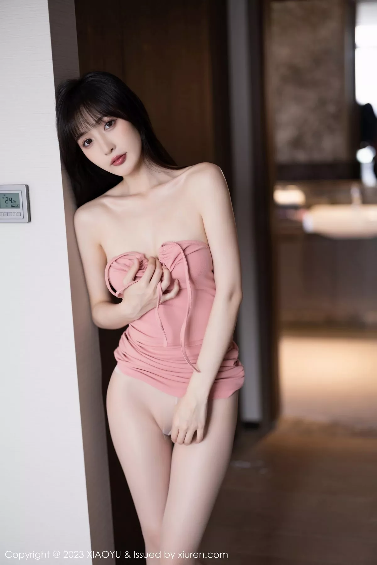 秀人集.com_[XiaoYu画语界]Vol.1038_模特林星阑性感粉色露肩连衣裙配超薄肉丝秀曼妙身姿诱惑写真82P