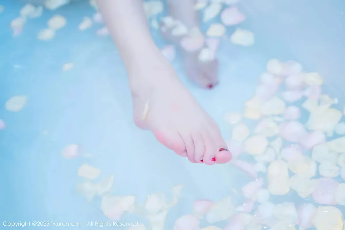 秀人集.com_[XiuRen秀人网]No.6986_模特加朵babe浴室场景性感轻透花色内衣秀凹凸魔鬼身材诱惑写真82P