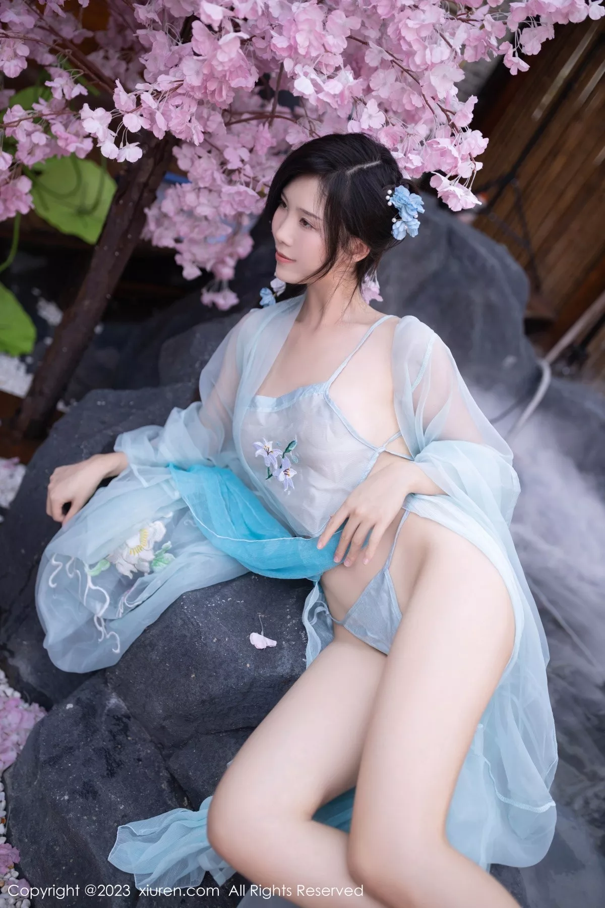 秀人集.com_[XiuRen秀人网]No.6991_模特利世户外温泉性感浅蓝色古装服饰秀曼妙身姿惹火诱惑写真74P