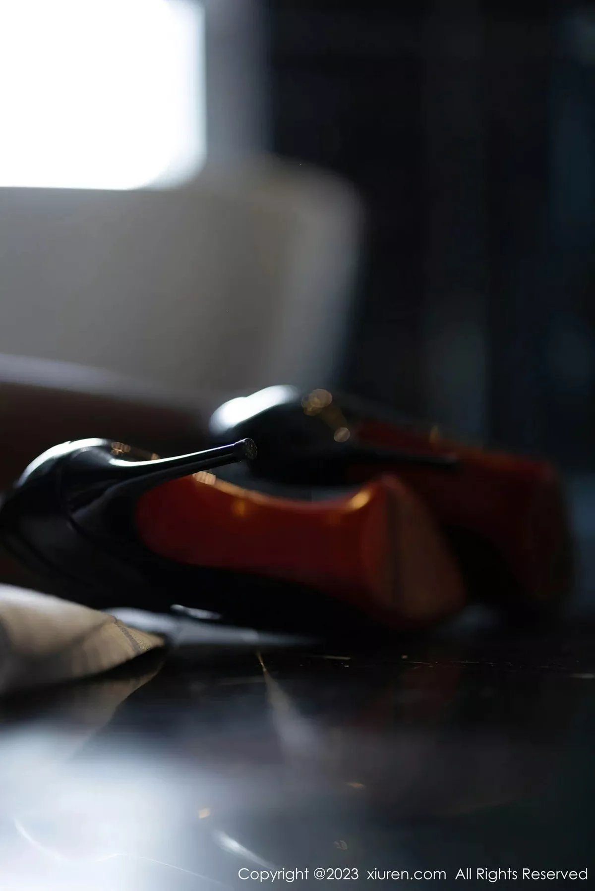 秀人集.com_[XiuRen秀人网]No.6990_模特可乐Vicky性感黑色高开叉服饰配超薄黑丝捆绑艺诱惑写真69P