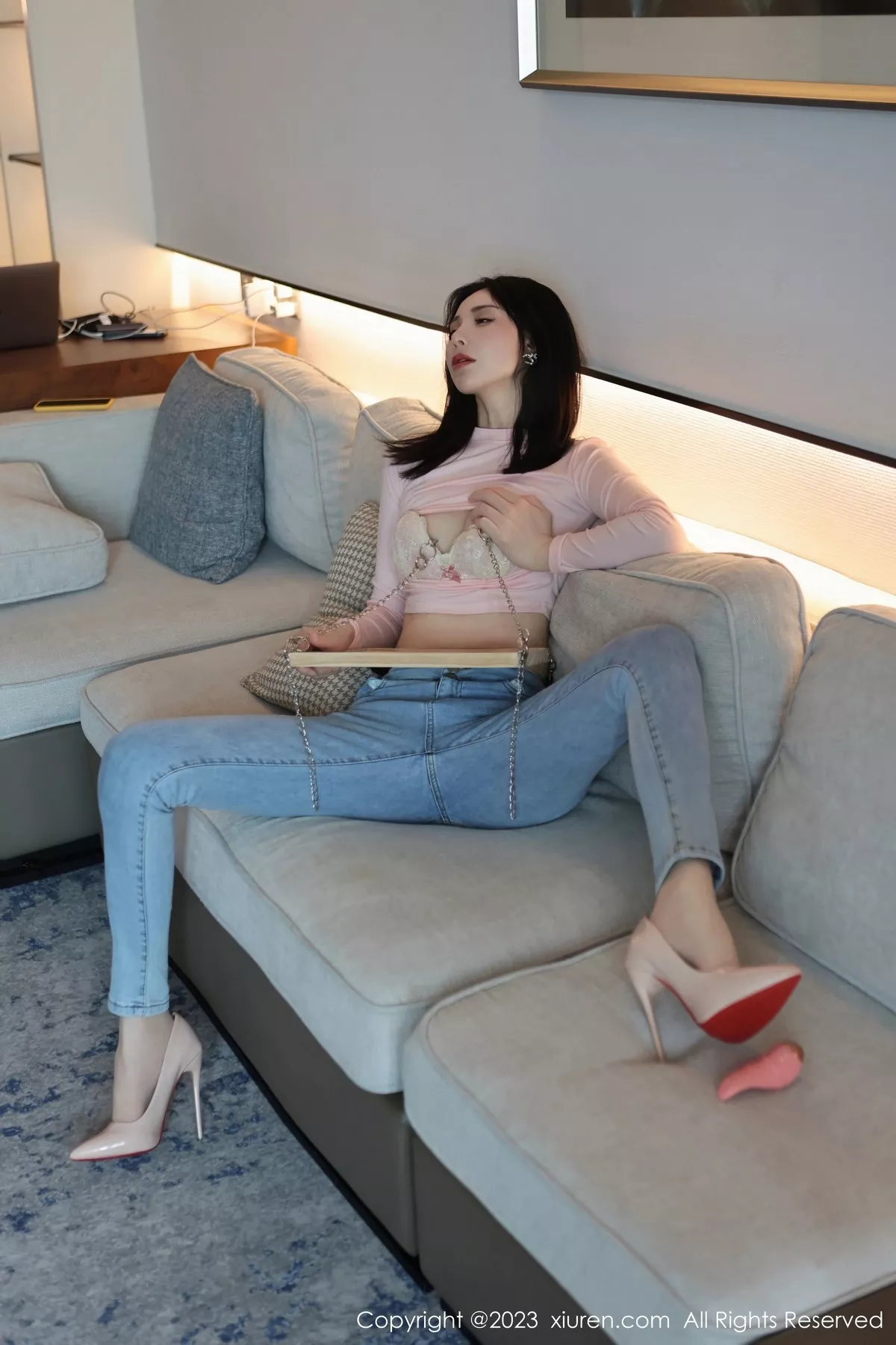 秀人集.com_[XiuRen秀人网]No.6992_模特王曼柔粉色衣配牛仔裤露粉色蕾丝内衣秀曼妙身姿诱惑写真82P