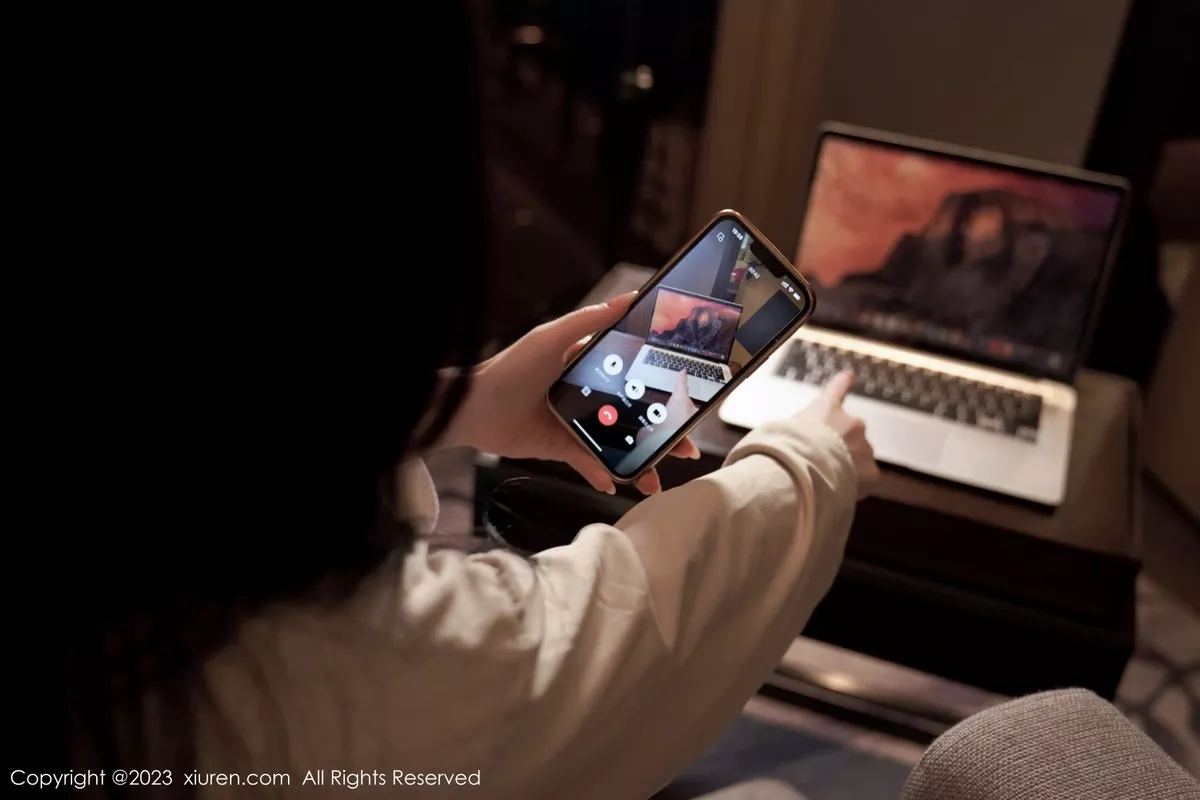 秀人集.com_[XiuRen秀人网]No.7009_女神周于希Sally性感墨绿吊带裙配黑丝吊袜秀翘臀美腿诱惑写真102P