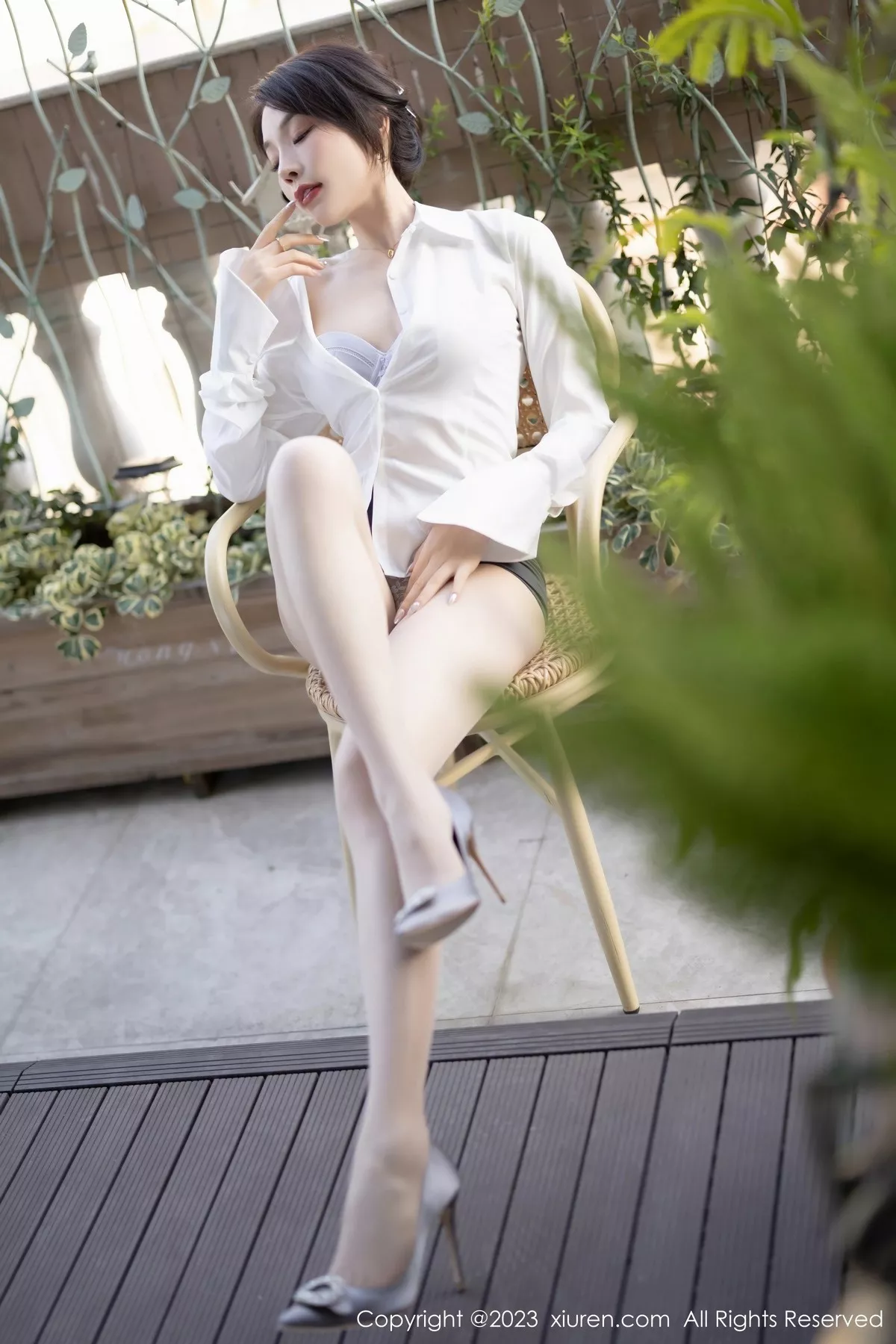 秀人集.com_[XiuRen秀人网]No.7002_女神徐莉芝Booty白上衣配灰短裙露浅色内衣秀曼妙身姿诱惑写真84P