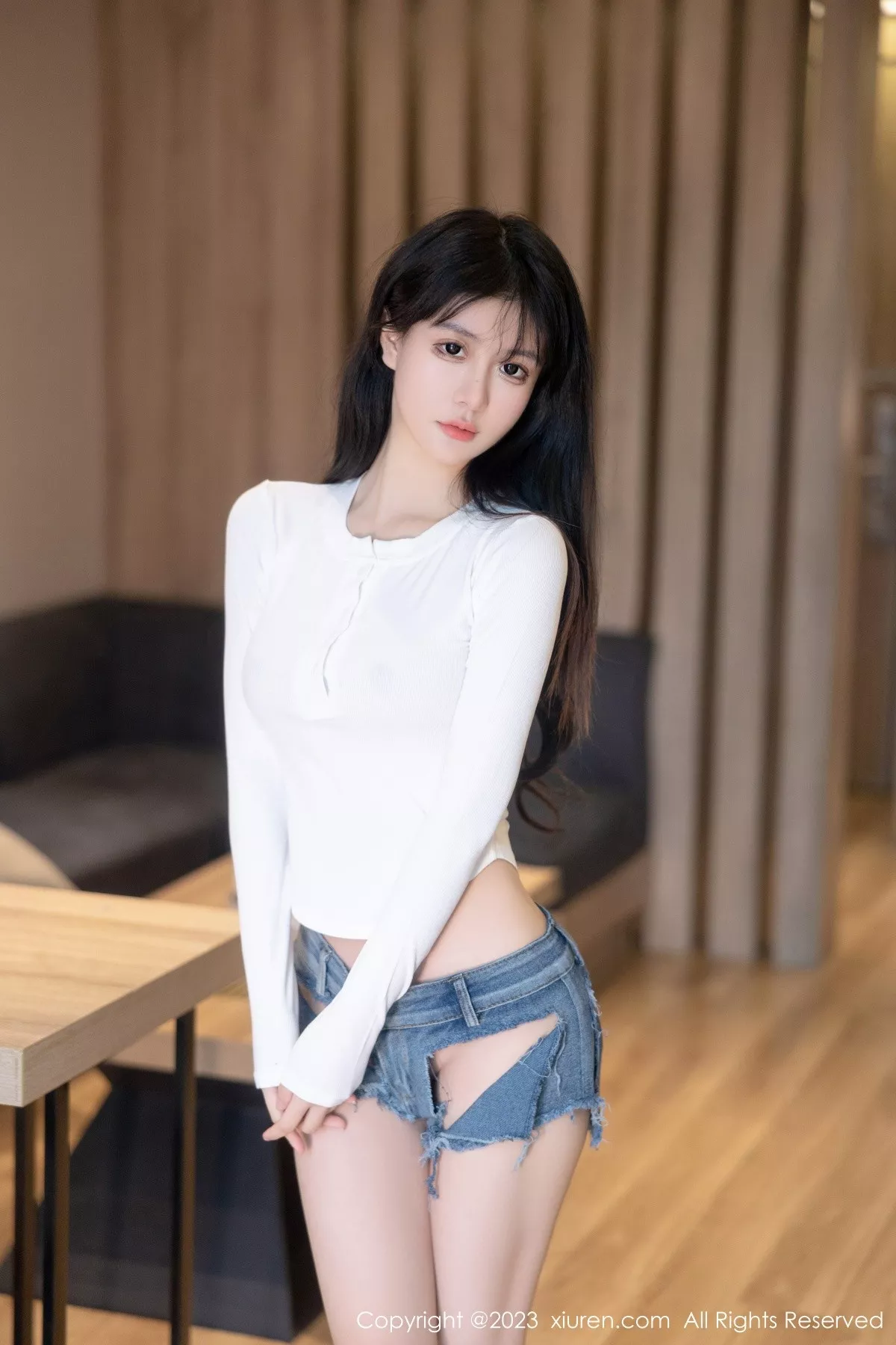 秀人集.com_[XiuRen秀人网]No.7010_模特幼幼性感白色上衣配破烂牛仔短裤秀完美身材撩人诱惑写真88P