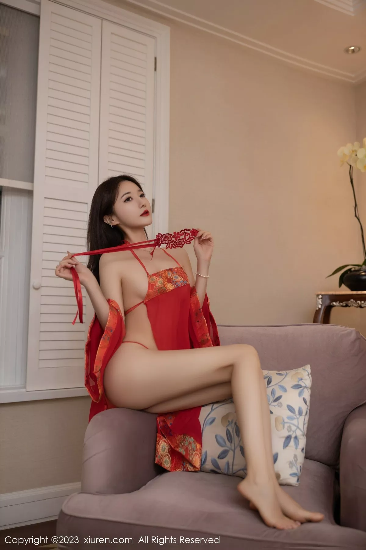 秀人集.com_[XiuRen秀人网]No.7008_模特鱼子酱Fish性感红色丝绸服饰半脱秀曼妙身姿迷人诱惑写真80P