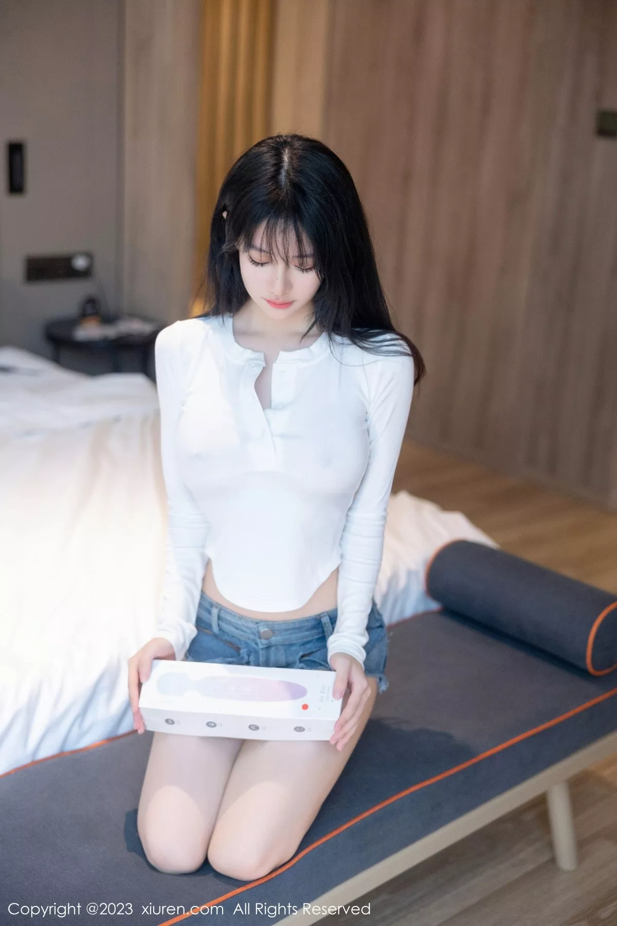 秀人集.com_[XiuRen秀人网]No.7010_模特幼幼性感白色上衣配破烂牛仔短裤秀完美身材撩人诱惑写真88P