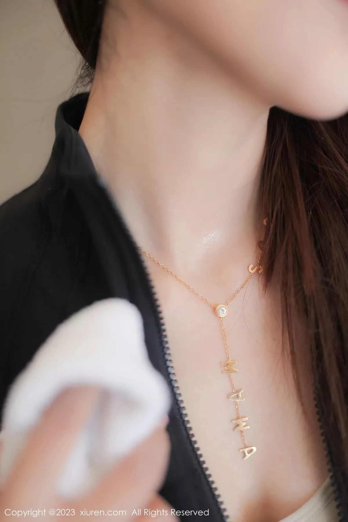 秀人集.com_[XiuRen秀人网]No.7001_模特汐汐baby性感深色收身衣配运动裤秀凹凸惹火身材诱惑写真98P