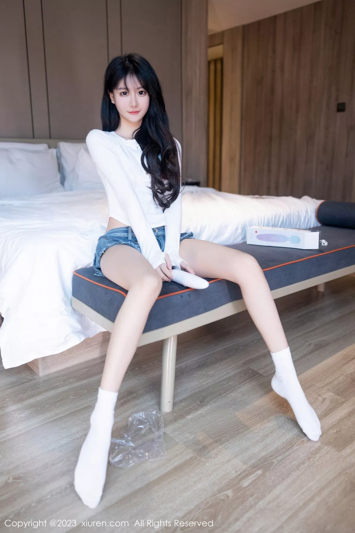 秀人集.com_[XiuRen秀人网]No.7010_模特幼幼性感白色上衣配破烂牛仔短裤秀完美身材撩人诱惑写真88P